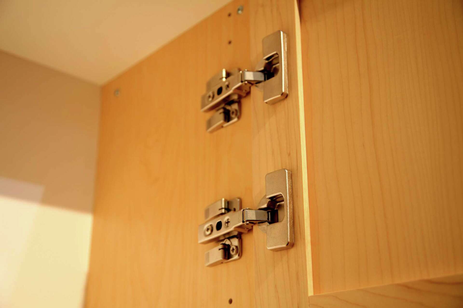 How to Balance a Concealed Cabinet Hinge