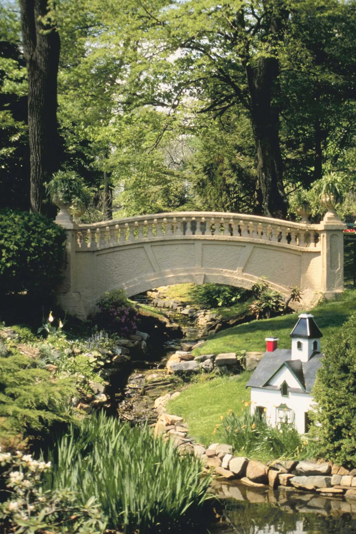 Glue for Attaching Rocks in a Pond Liner