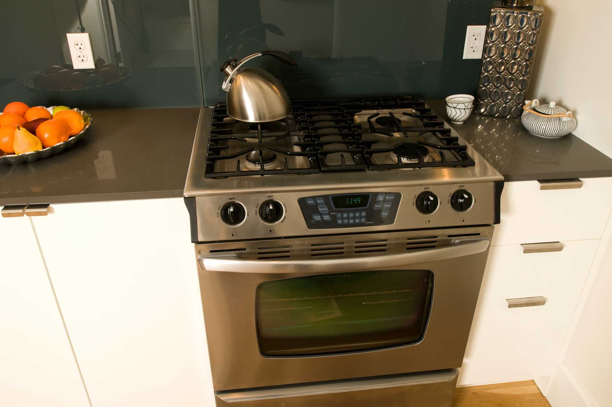 How to Fix a Door That Won't Lock on a Self-Cleaning Oven