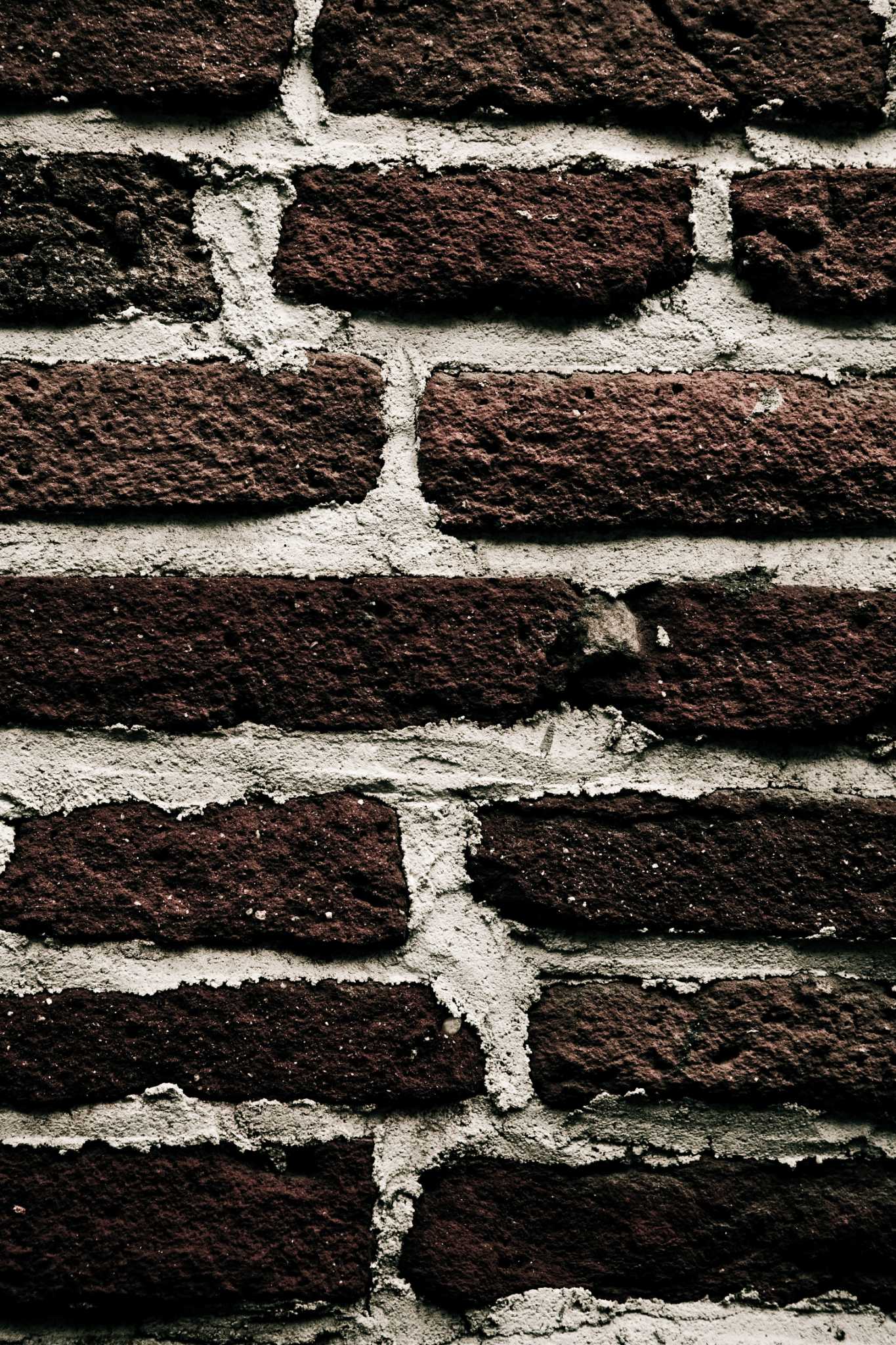 How to Fix a Cracked Brick Retaining Wall