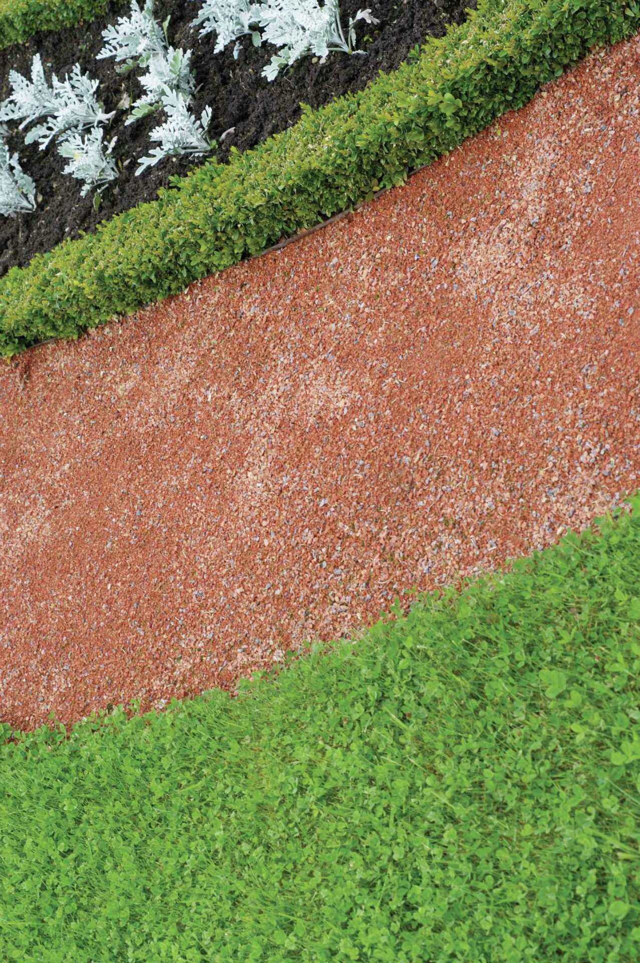 What Mulches Are for Boxwoods?
