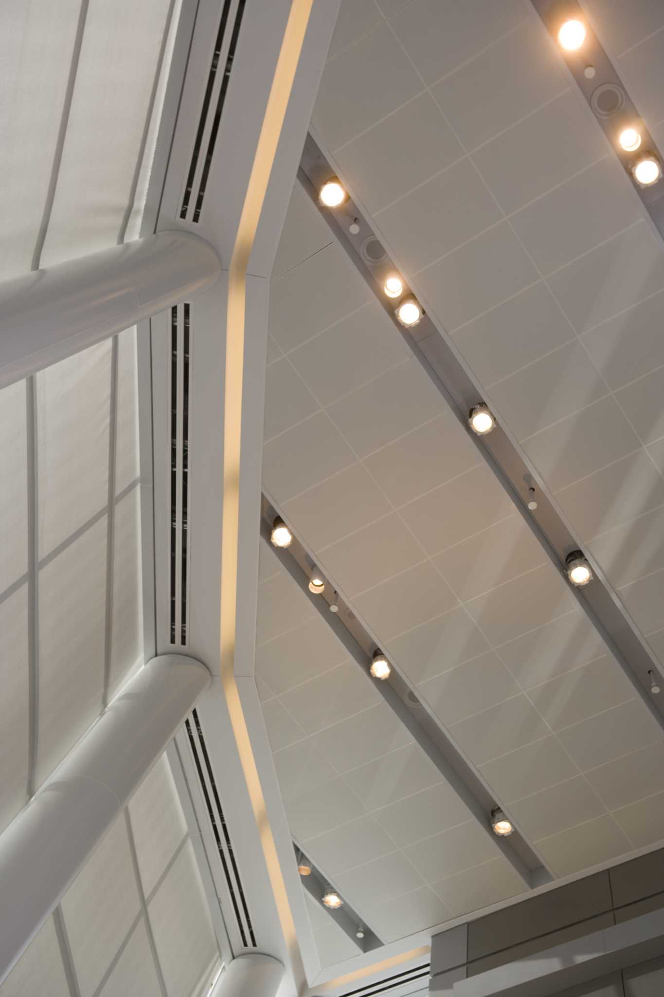 How to Fix Flickering Track Lighting