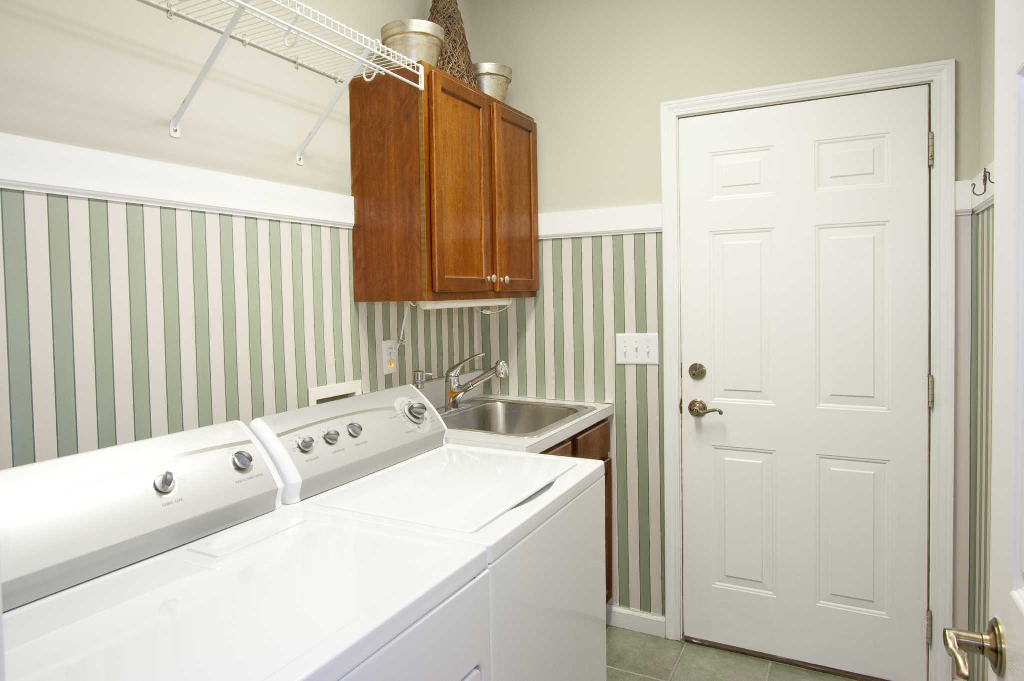 How to Fix a Frigidaire Gallery Top Load Washer With a Clogged Hose