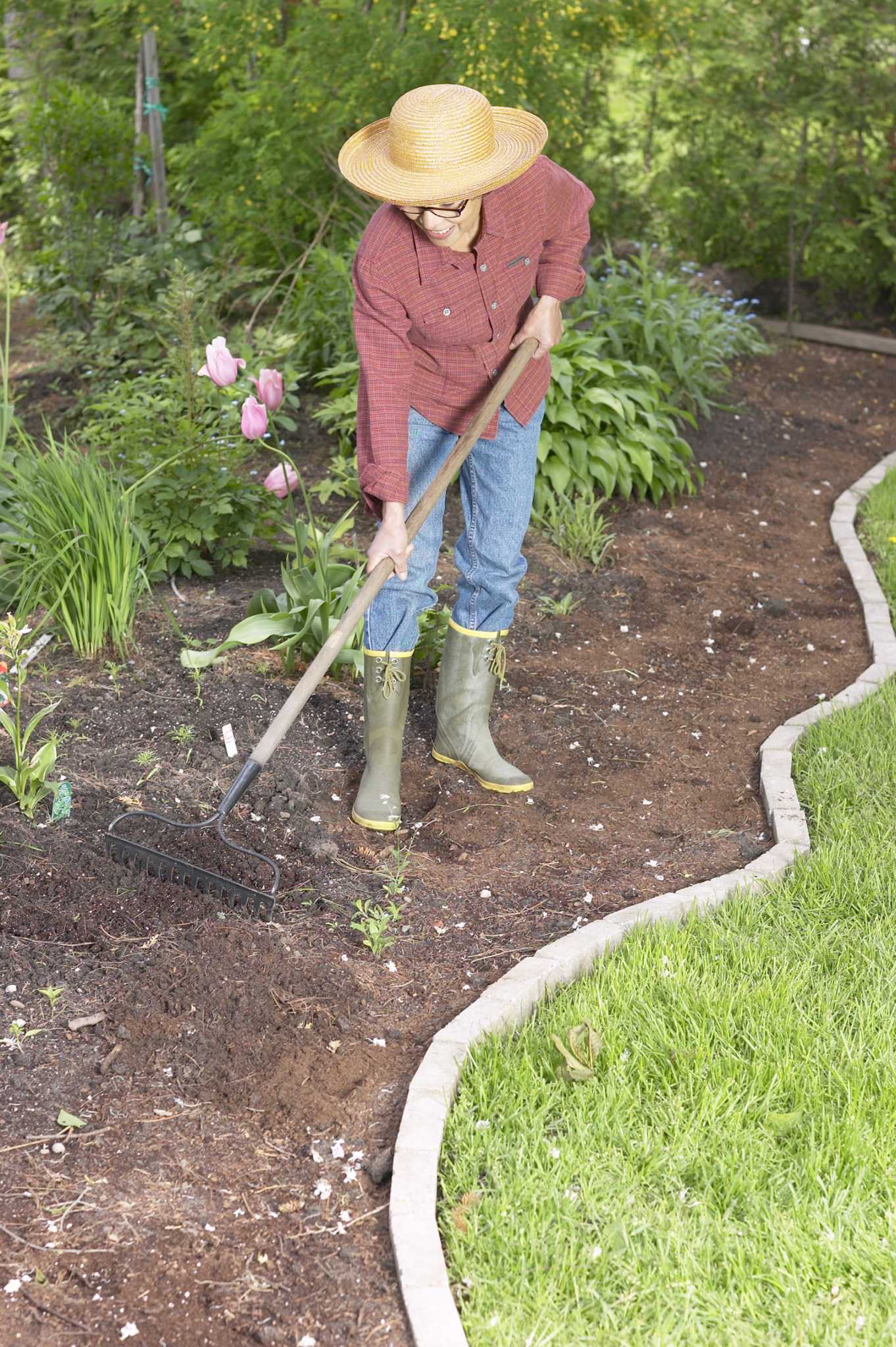 How to Install Interlocking Brick Edges for Garden