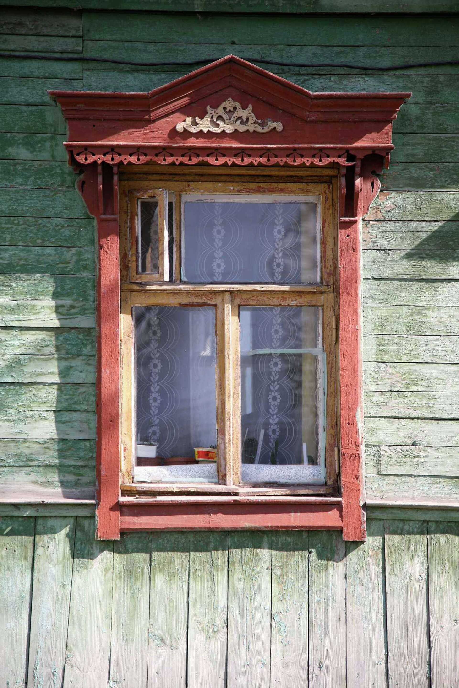 How to Glaze a Window With Caulk Gun: Easy Steps for Perfect Seal