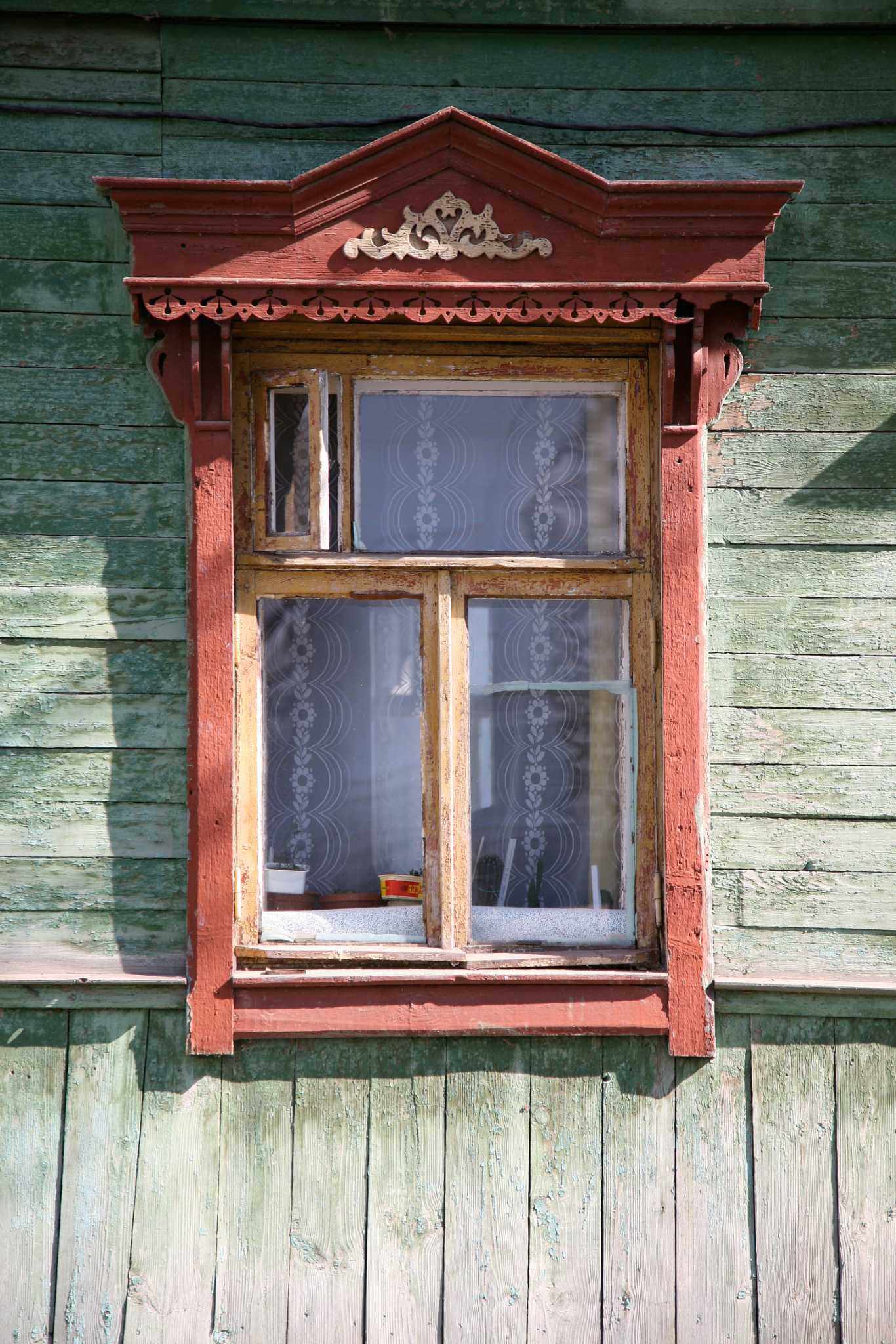 How to Reglaze Wood Windows