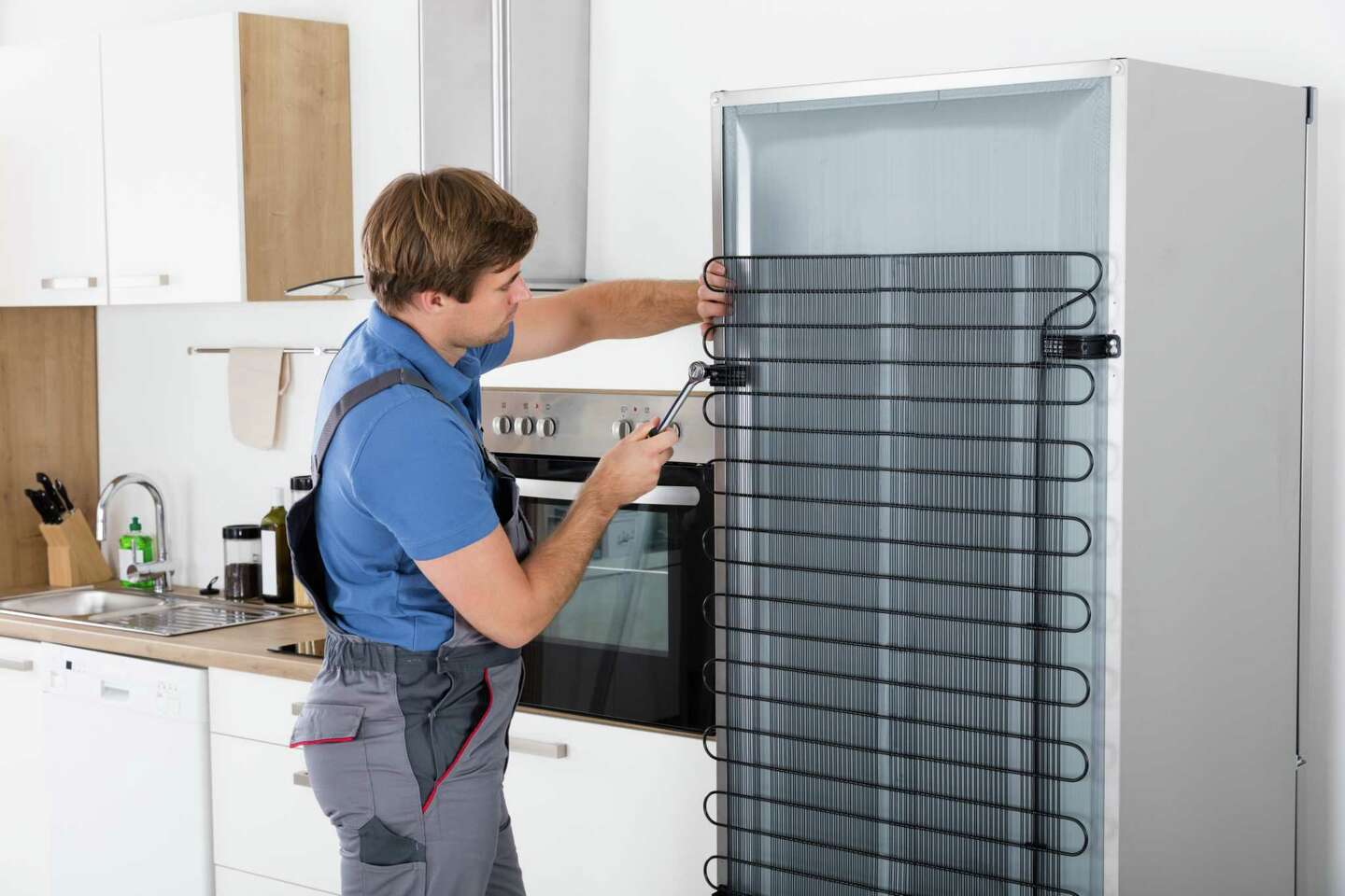 How to Fix a Maytag Fridge's Freezer Leakage