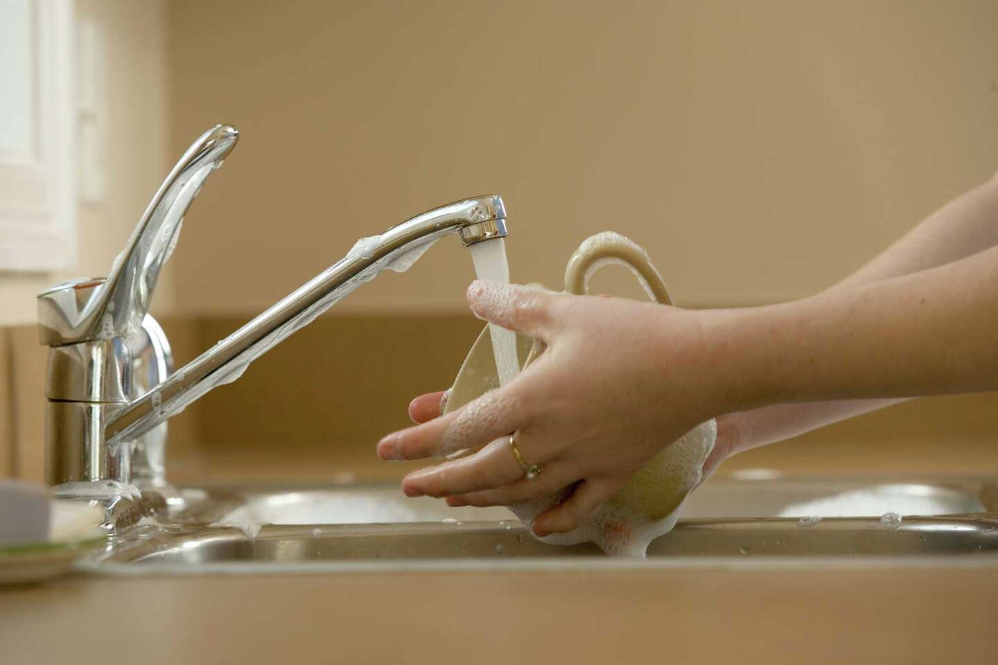 How to Fix Noisy Faucets