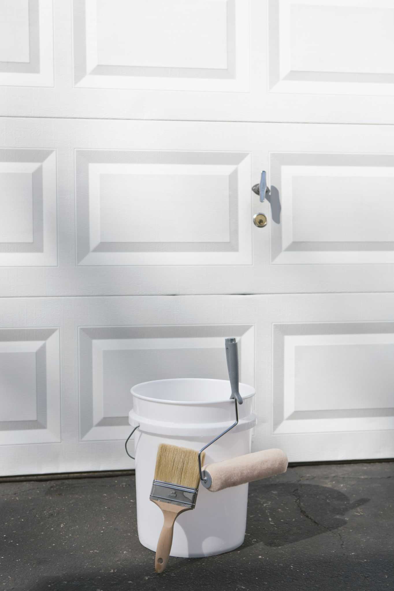 How to Fix Peeling Paint on a Steel Garage Door