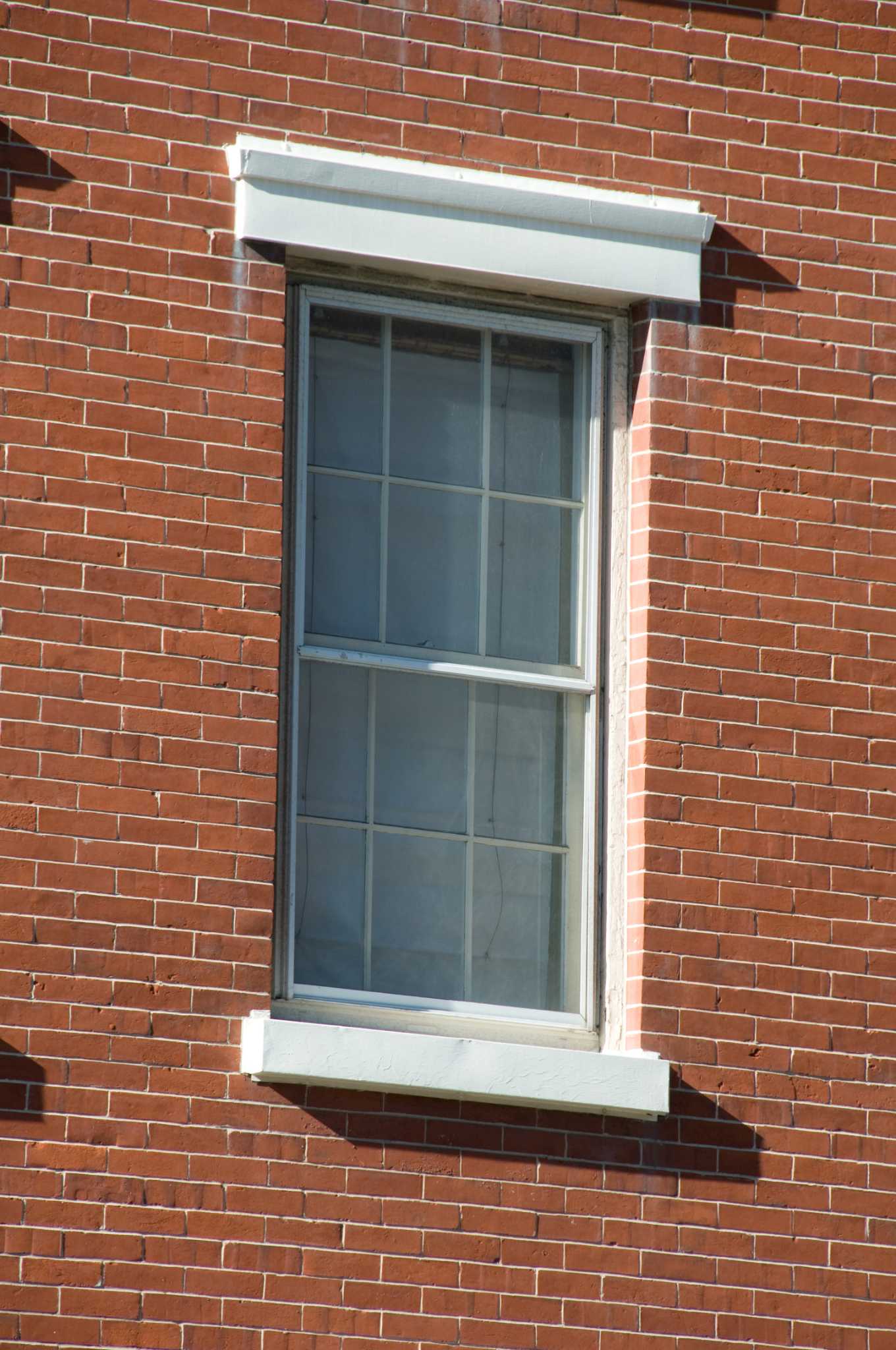 How to Fix Peeling Paint From a Window Casing