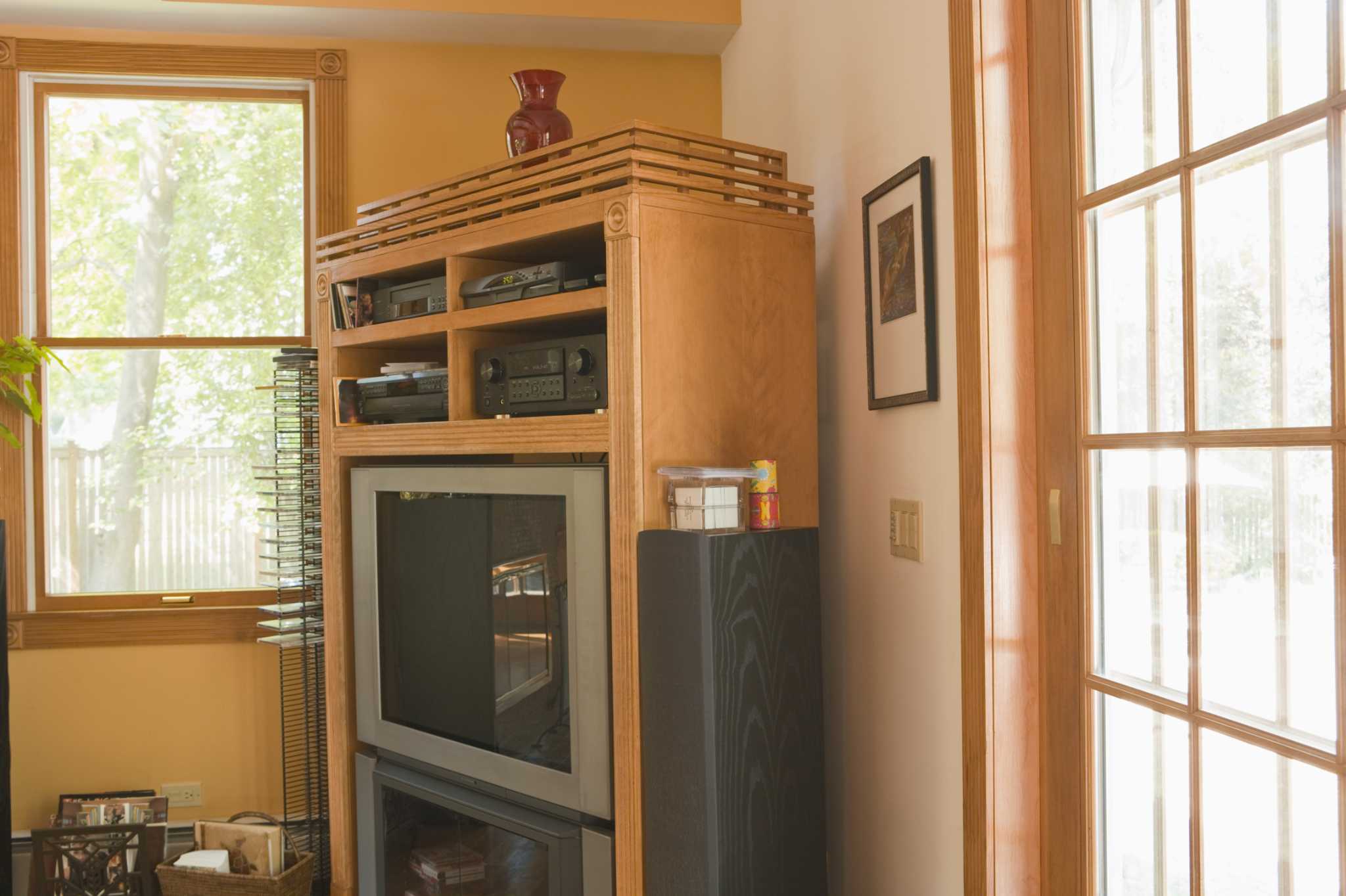 How to Measure for a Corner Hutch