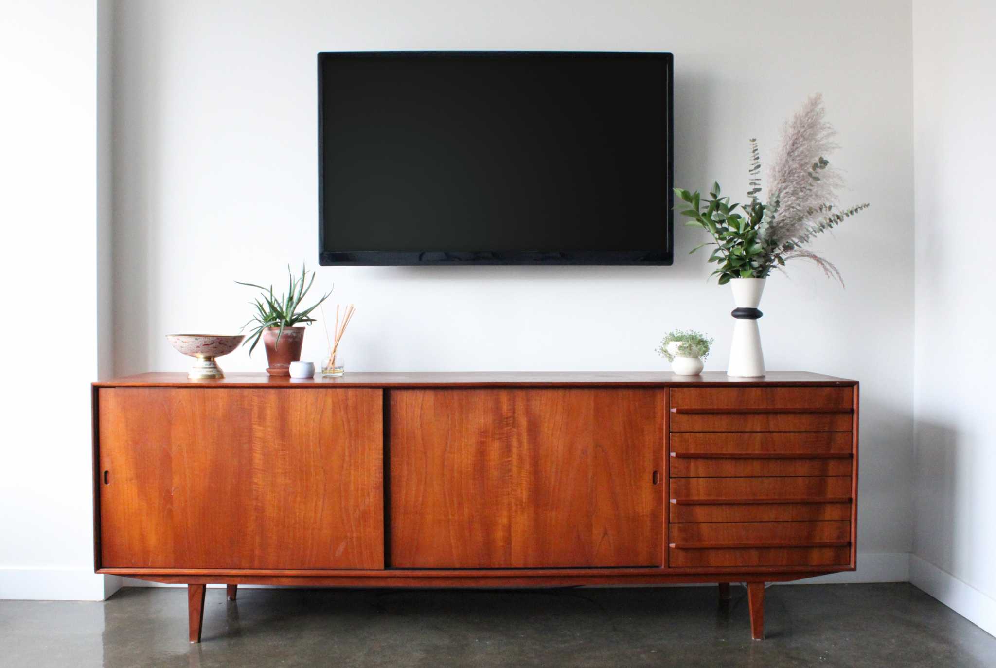 Solid Wood Furniture vs. Particle Board