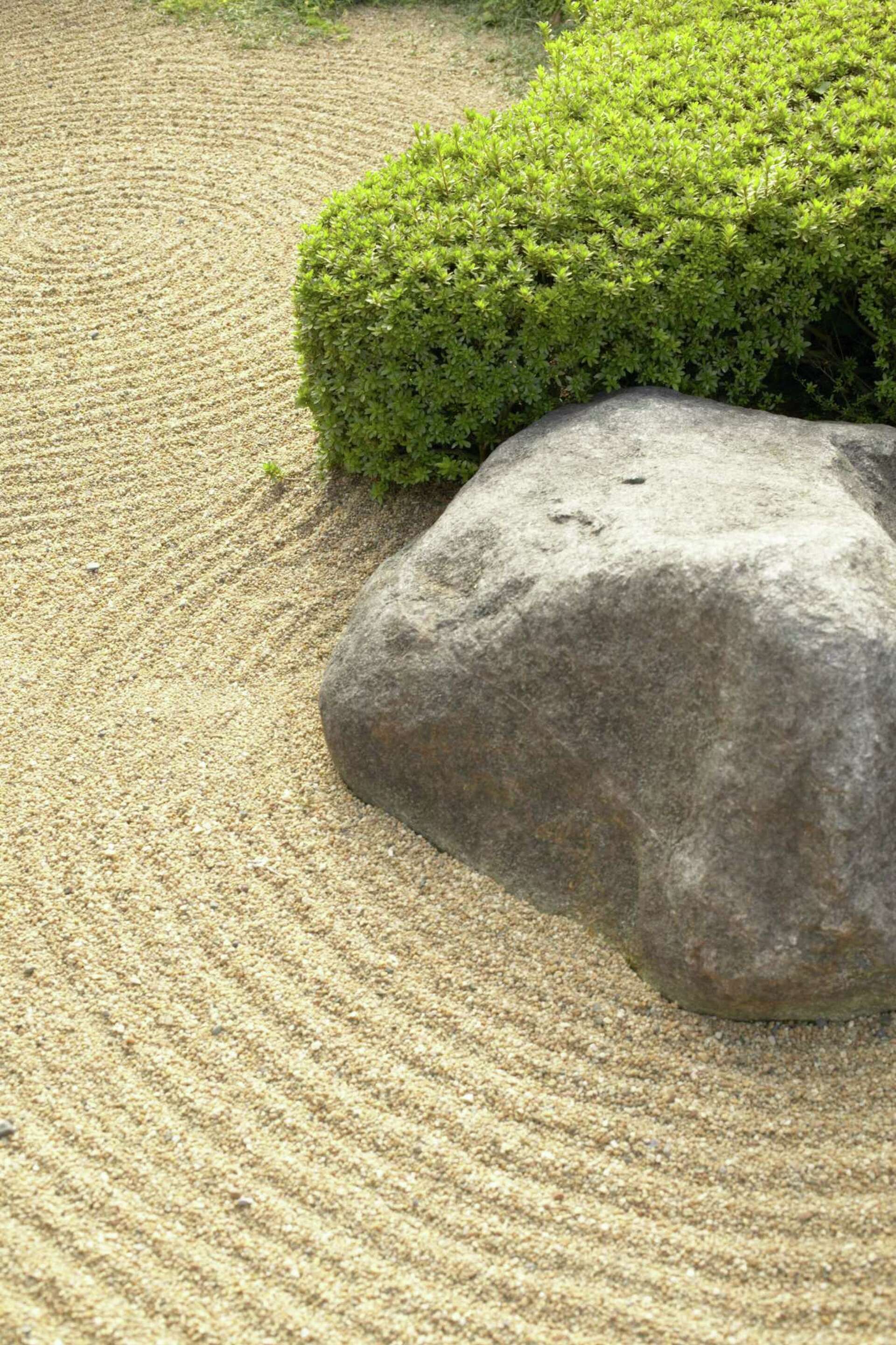 How to Build a Zen Sand Garden, image size:1920x2880