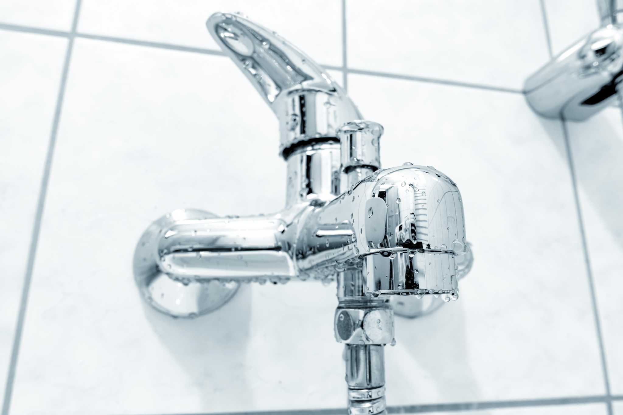 How To Fix The Valve On A Shower Faucet Handle   RawImage 