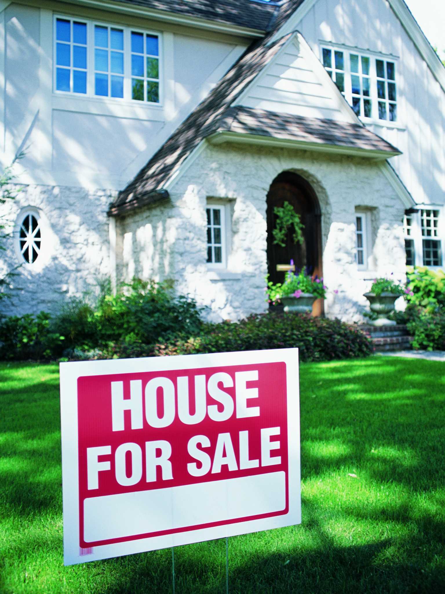 How to Buy a Foreclosed House From Fannie Mae