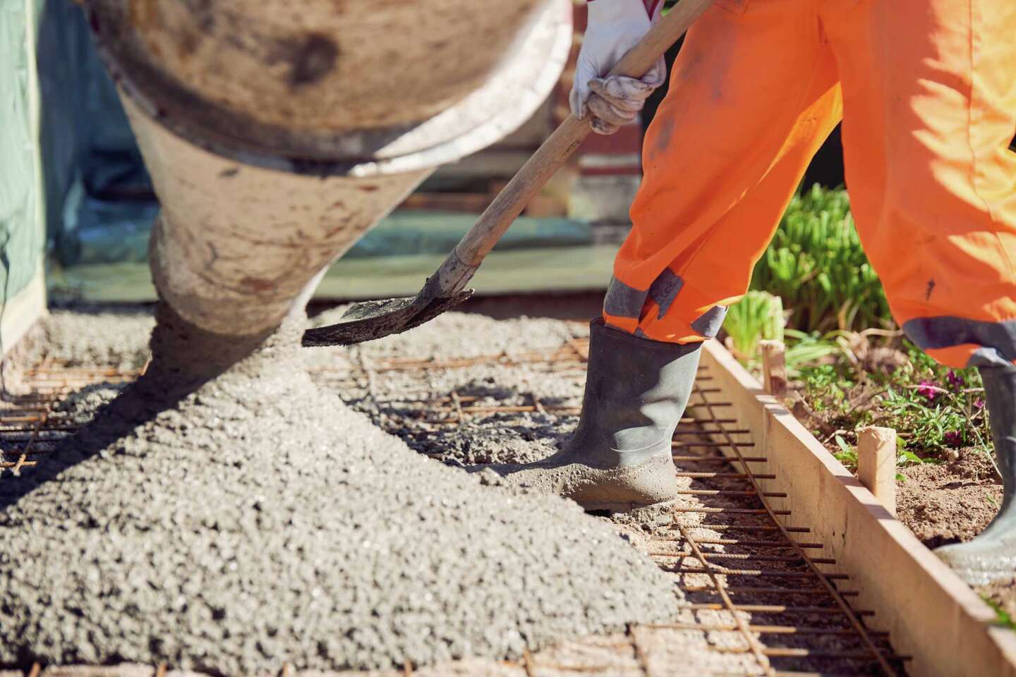 How to Calculate How Much Quikrete to Use