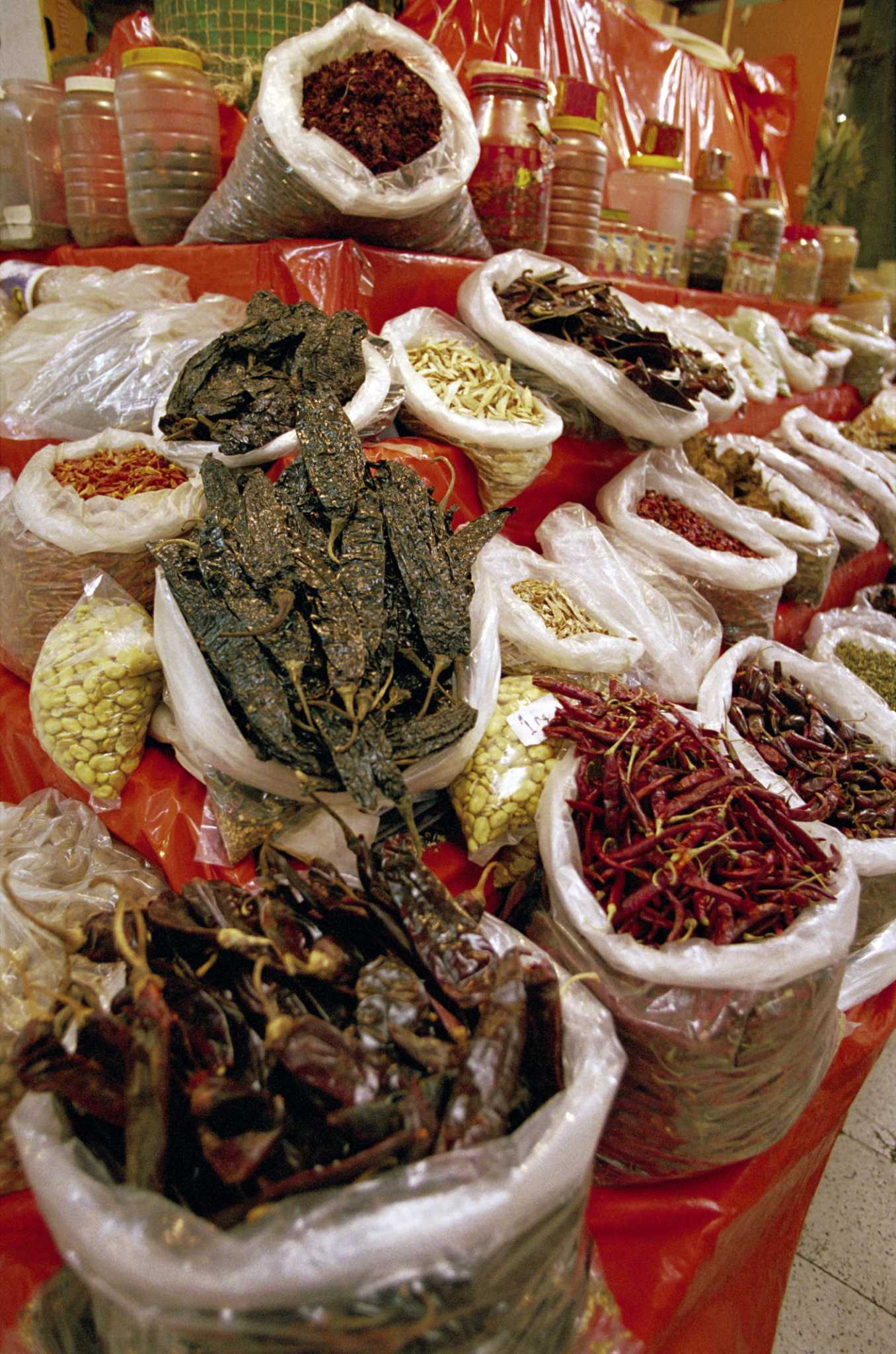 How to Germinate Seeds From Dried Ghost Peppers