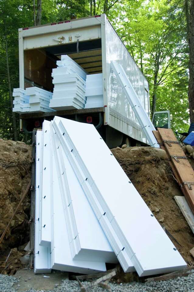 How to Glue Foam Insulation to Metal