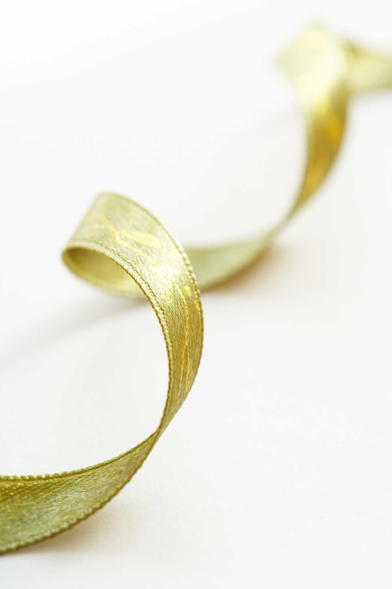 How to Glue Ribbon on Ceramic Tile