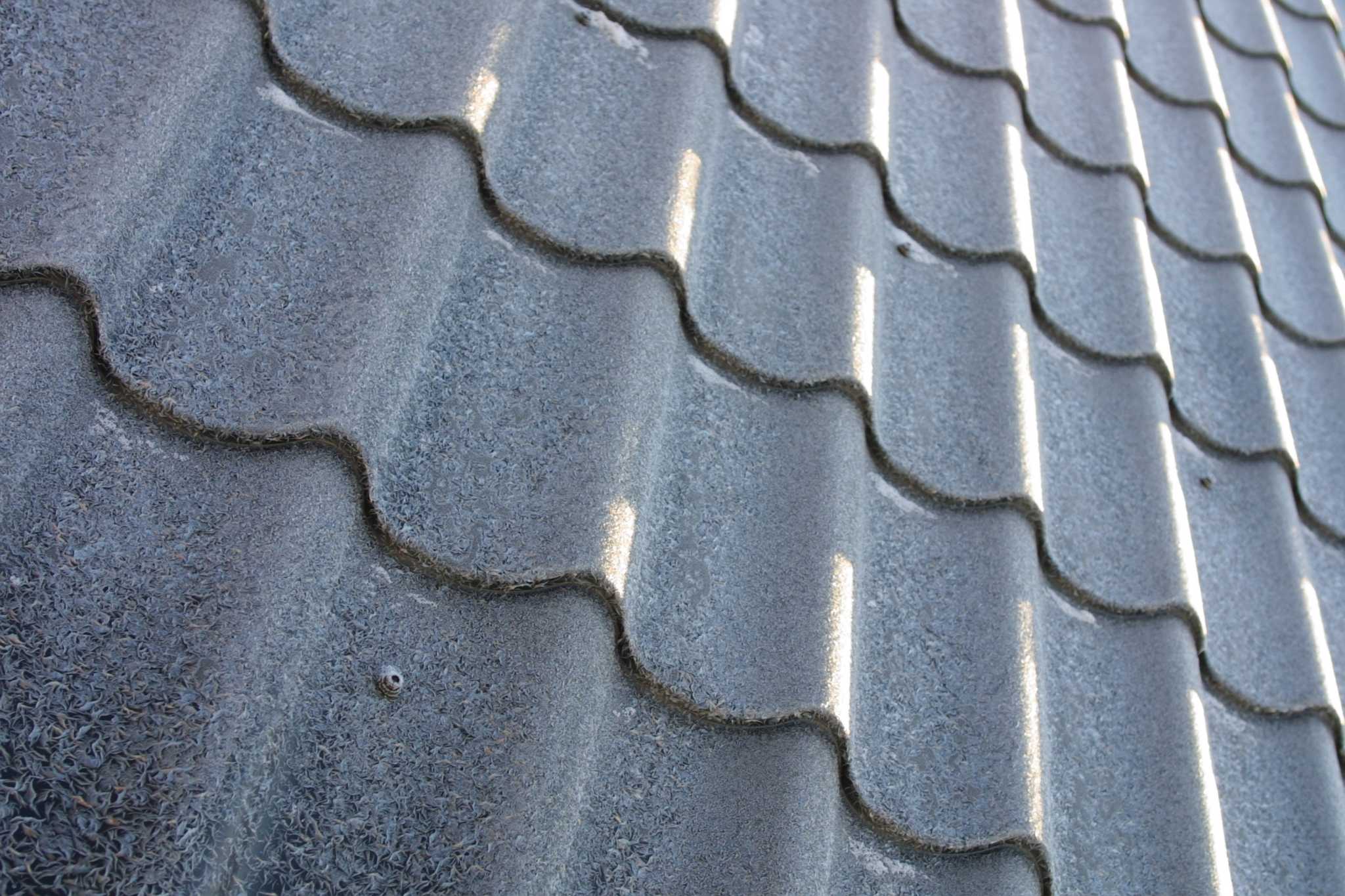 Can You Place Fiberglass Insulation Against Metal Roofing?