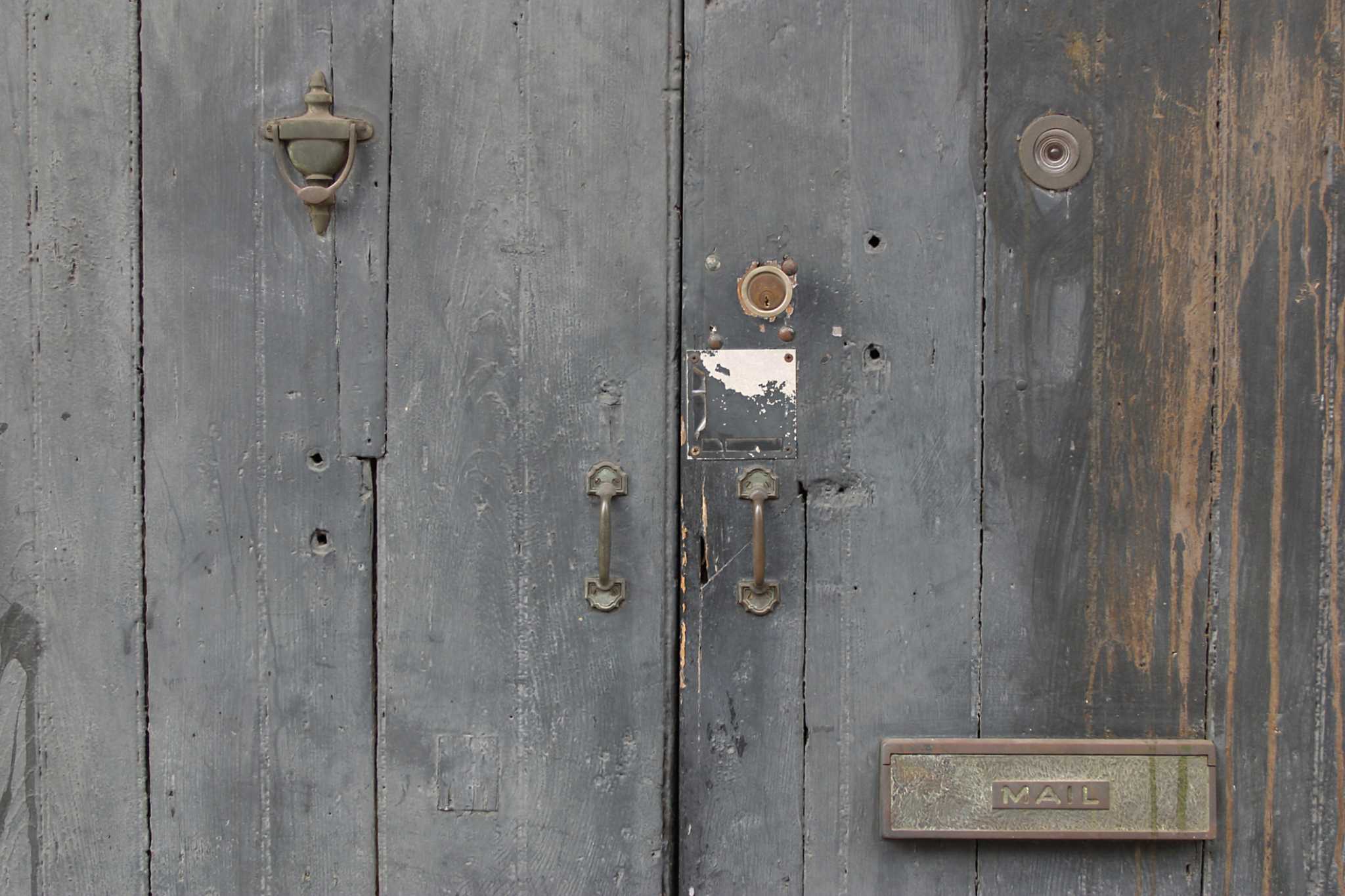 How to Caulk to Fill Exterior Wood Holes