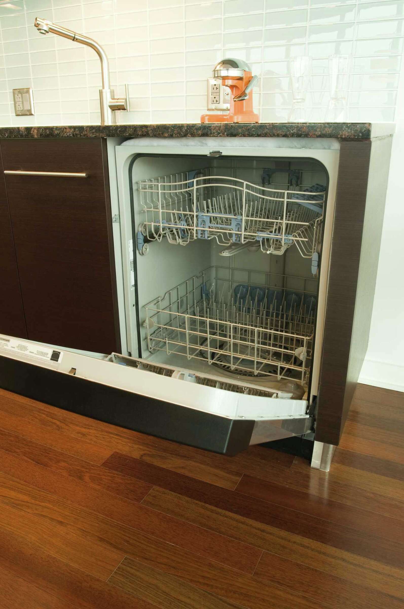 How to Troubleshoot a Maytag Dishwasher Not Filling With Water