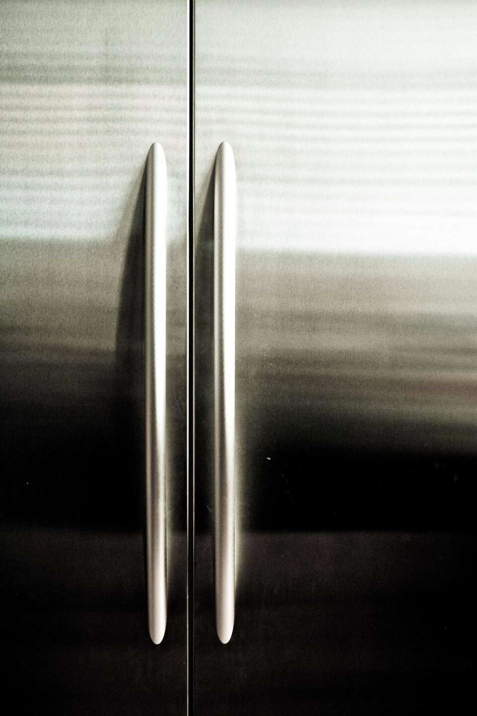 How to Remove Marks From a Stainless Refrigerator