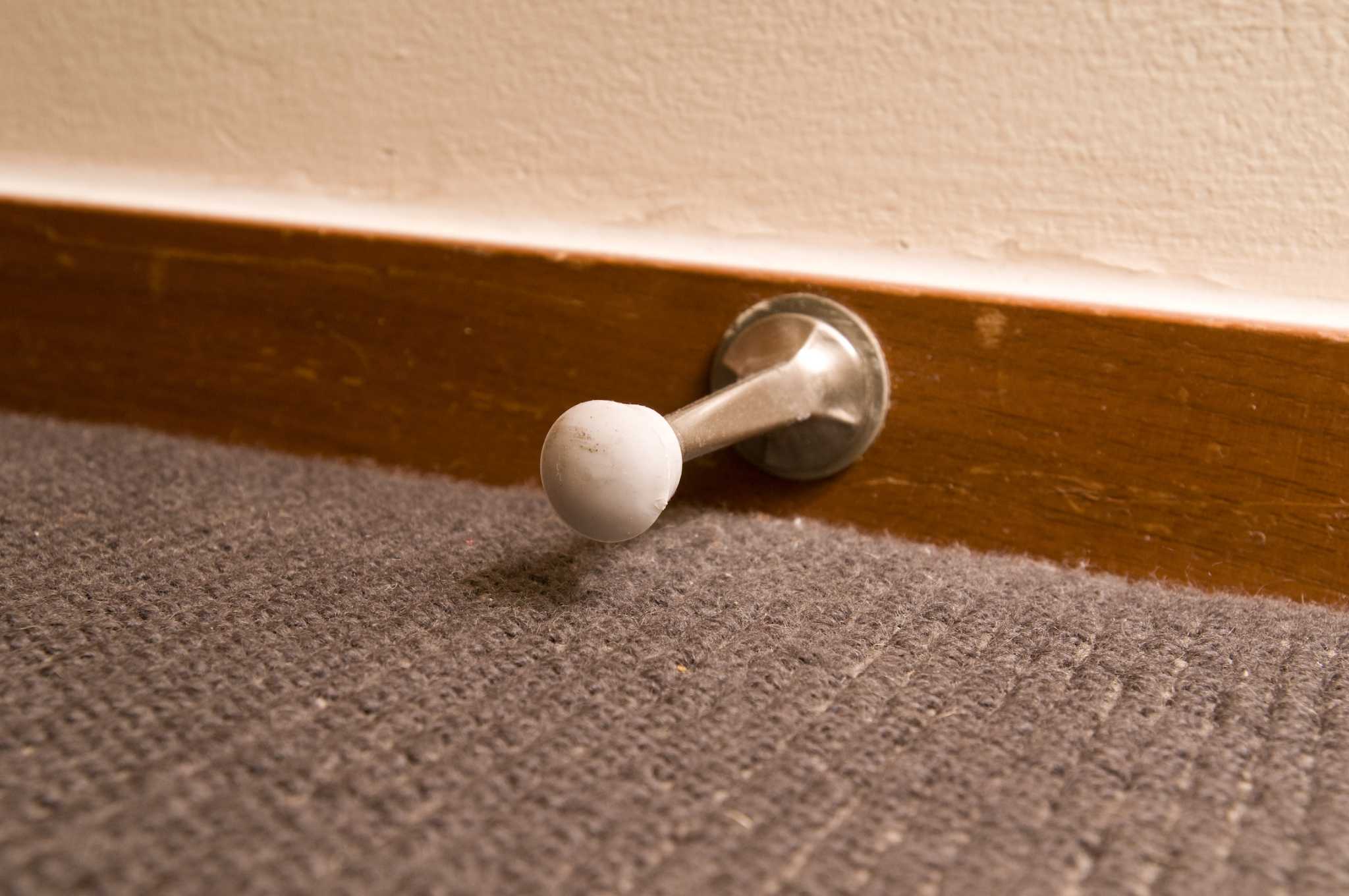 How to Restain Wood Baseboards