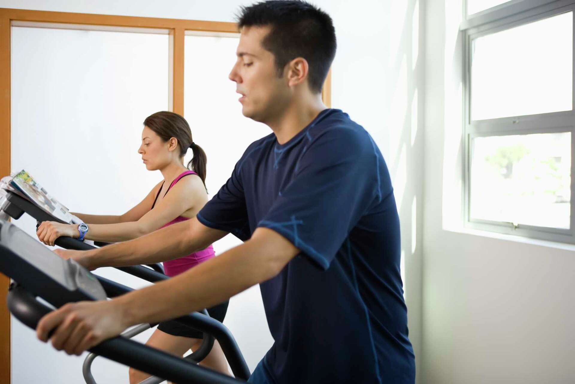 Using Elliptical Machine Without Arms Elliptical Trainer With Handlebars vs. Without Arms
