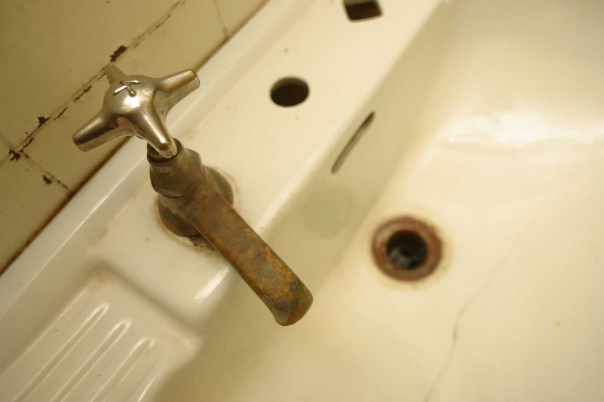 Ideas for Using Old Bathroom Sinks & Vanities