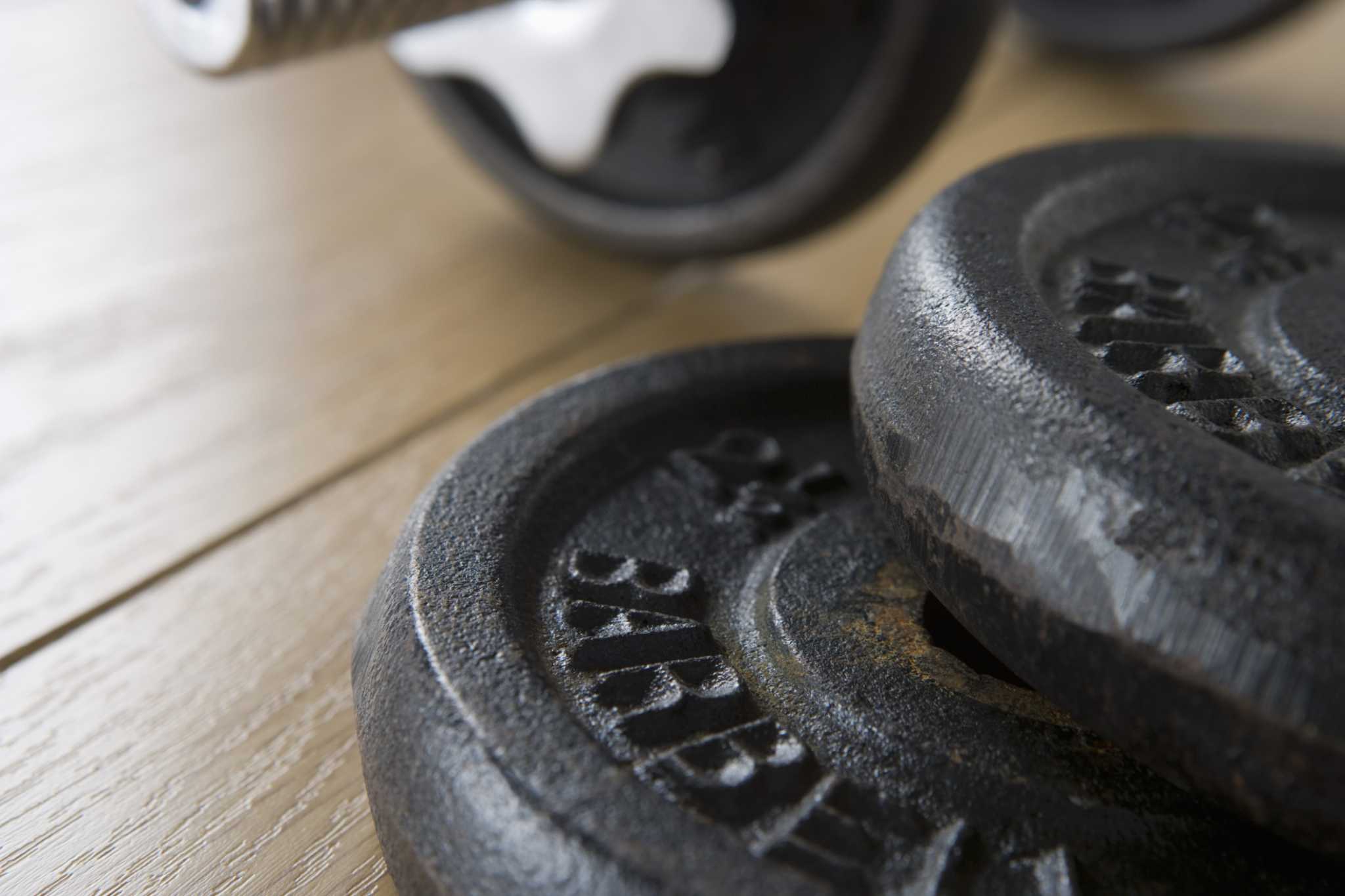 Placing Plates Under the Feet for Deadlifts
