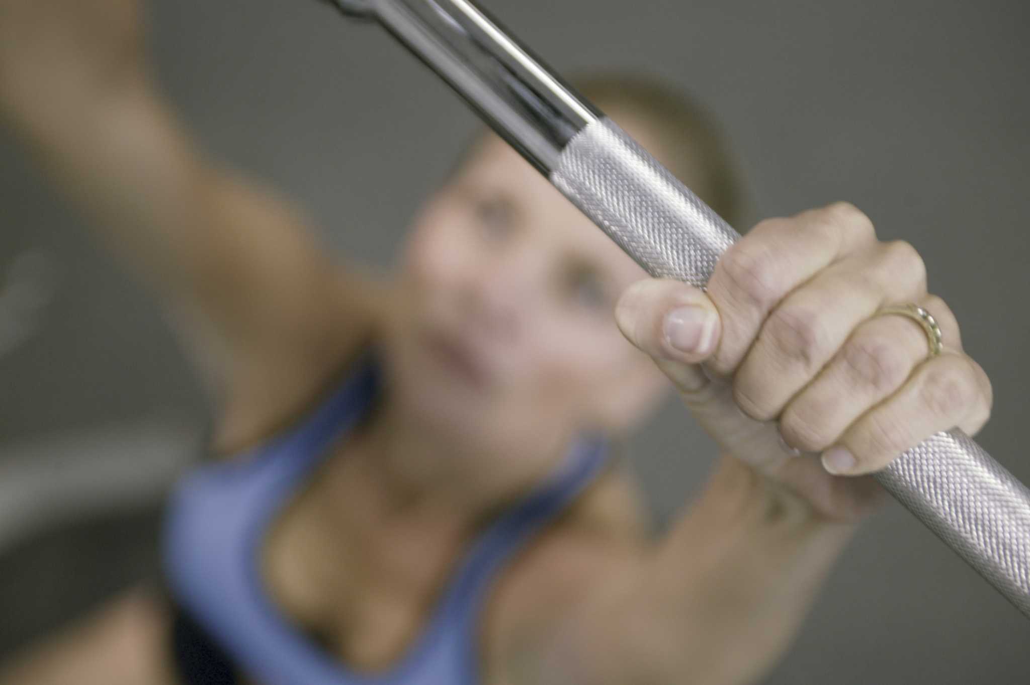 Weight Difference Between the Smith Machine and Barbells