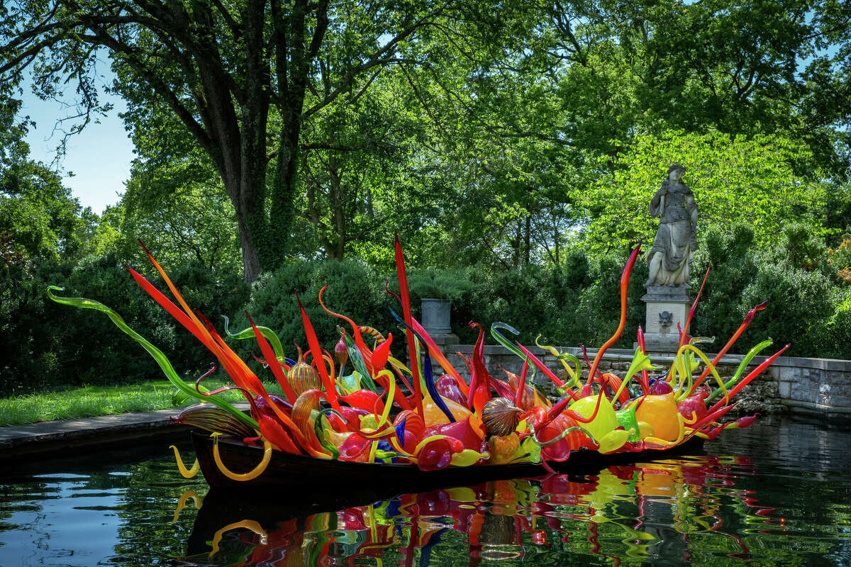 Blown glass exhibit opens at Missouri Botanical Garden Tuesday