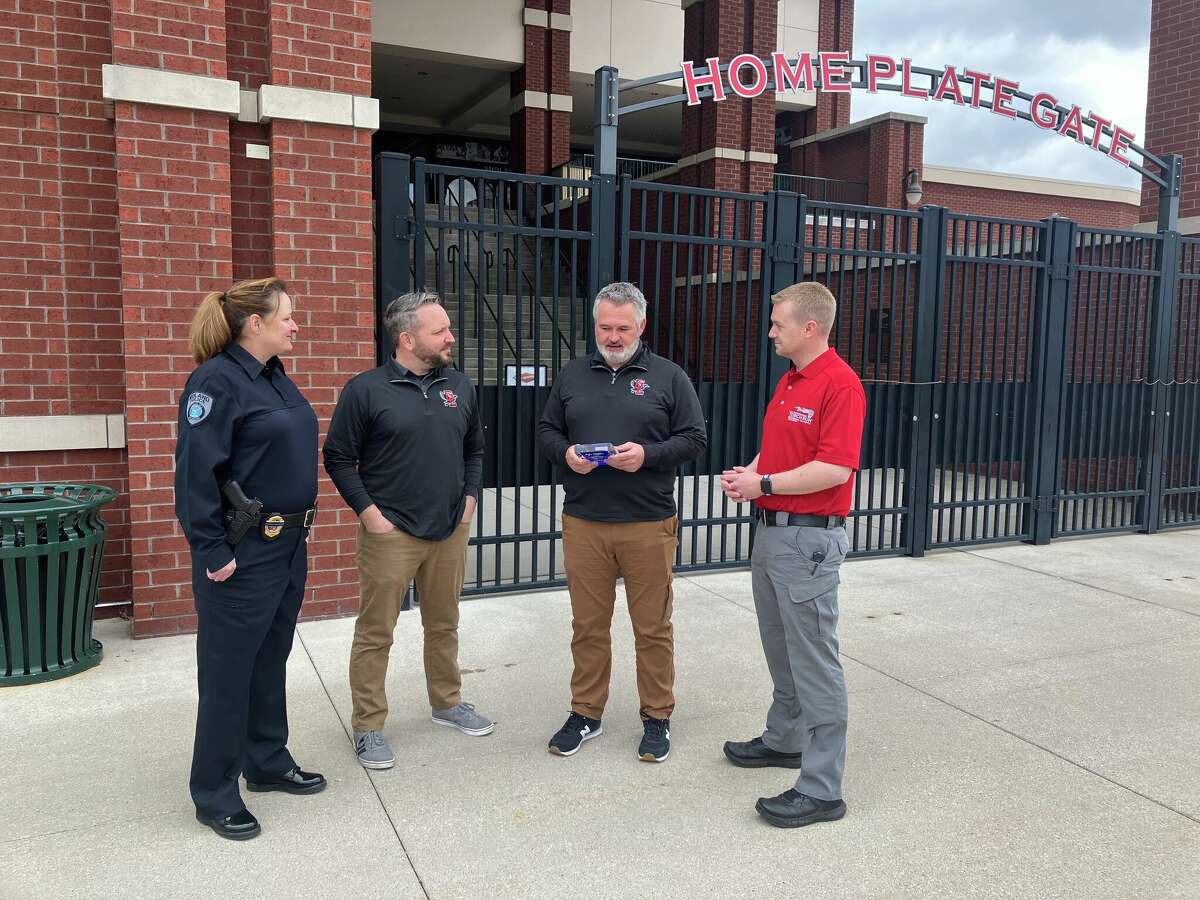 Midland Police Department presents Excellence award to Loons