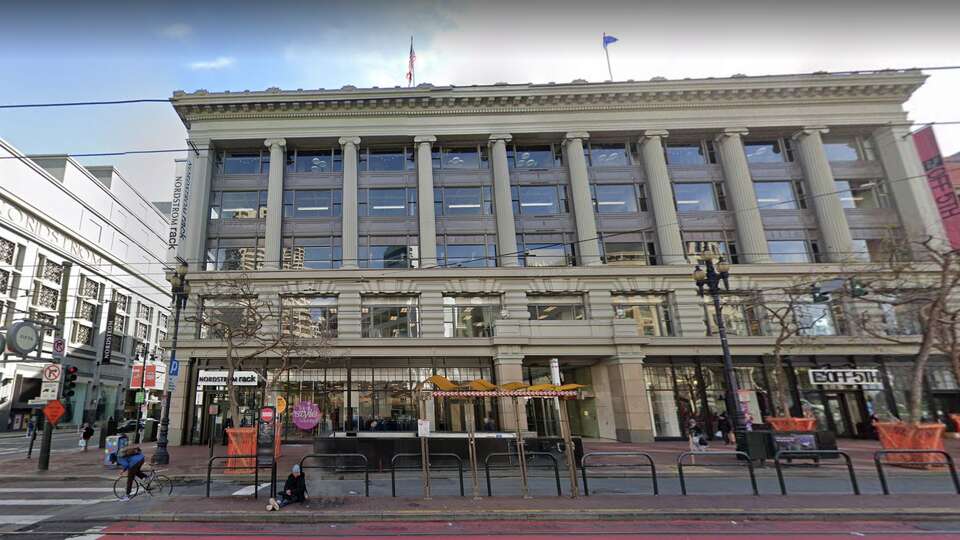Folksy signs announce new tenant in vacant building on SF's