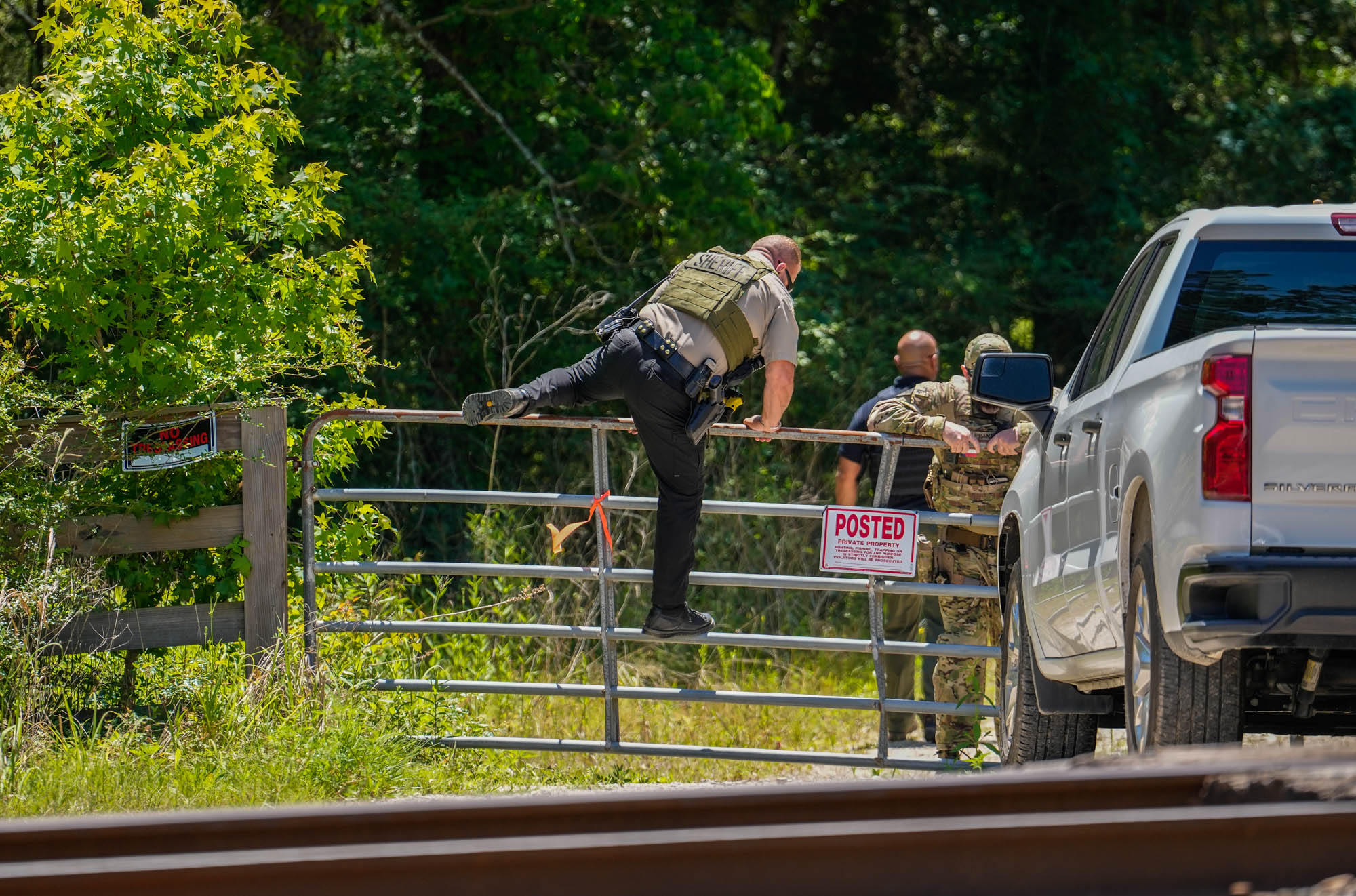 Cleveland Texas shooting: Schools locked down after possible sighting - Vimarsana News