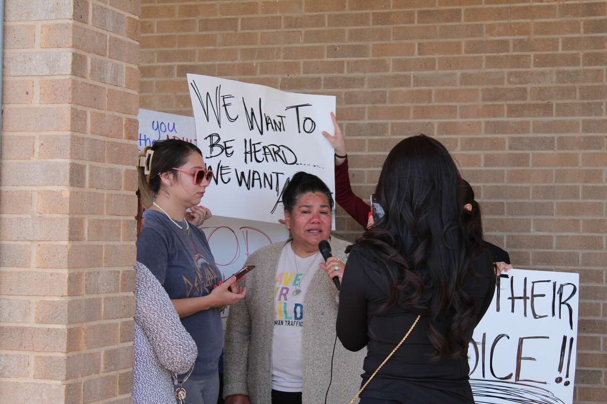 Parents call for answers, changes at Plainview ISD