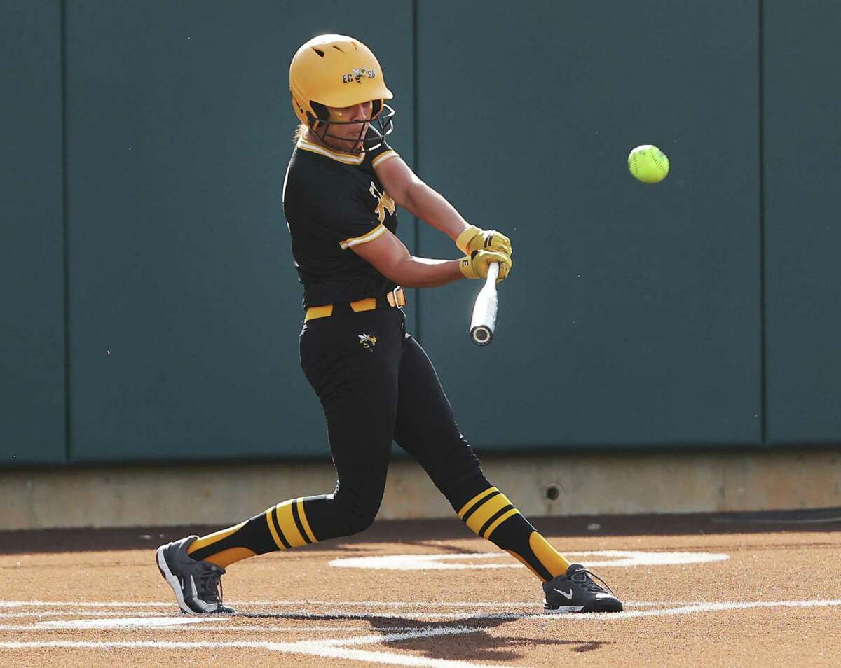 Valdez homers, lifts past Cougars in bidistrict playoffs