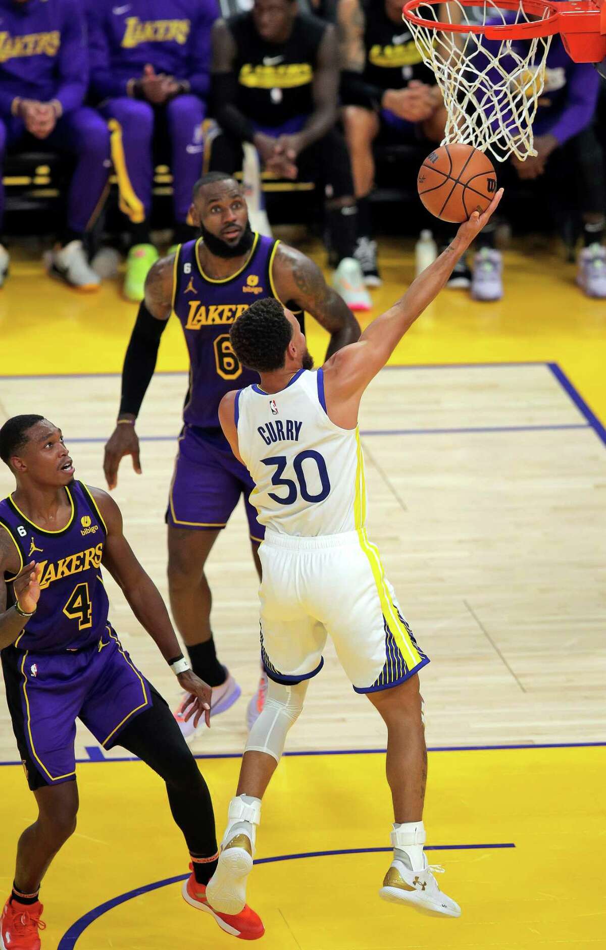 LeBron James vs. Steph Curry dominates Lakers-Warriors series - Los Angeles  Times