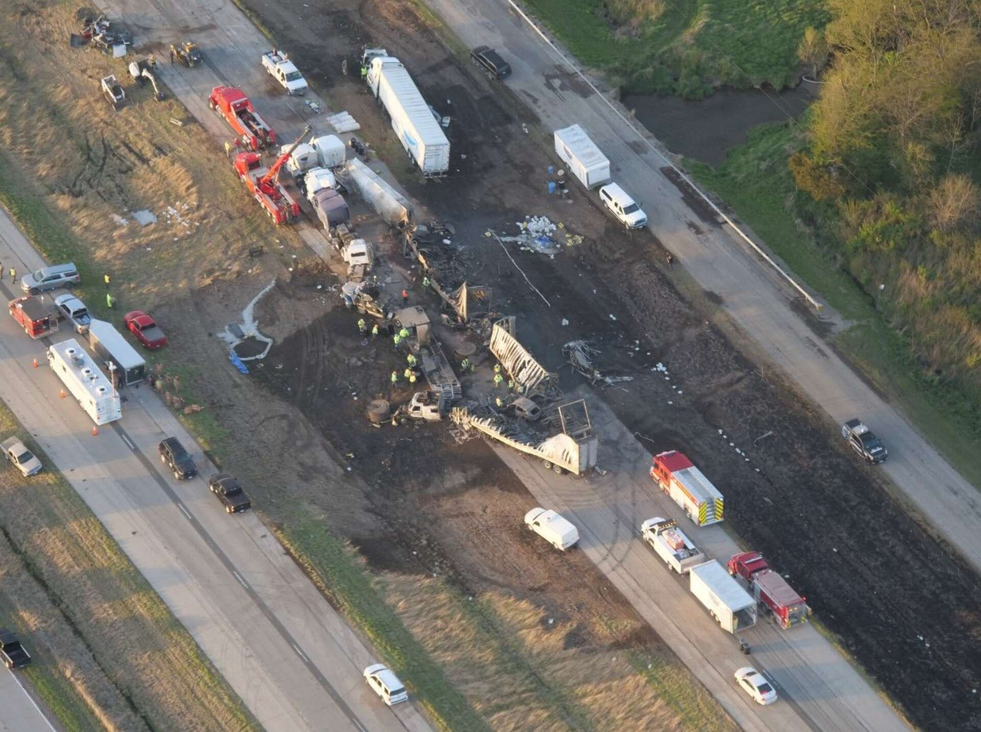 Interstate 55 still closed, 1 victim identified in deadly Monday crash