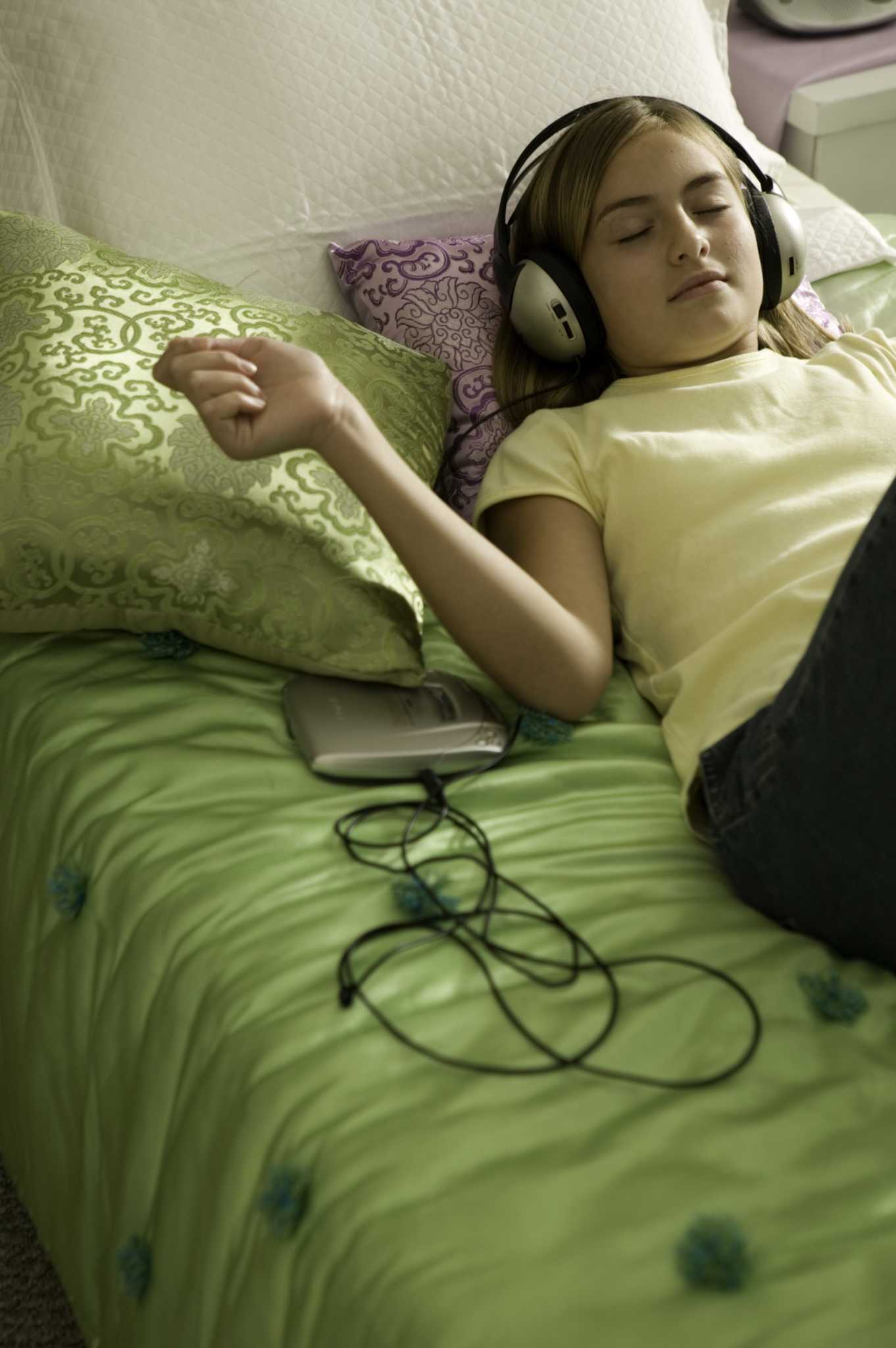 How to Raise a Mattress to Make a Bed Look Higher