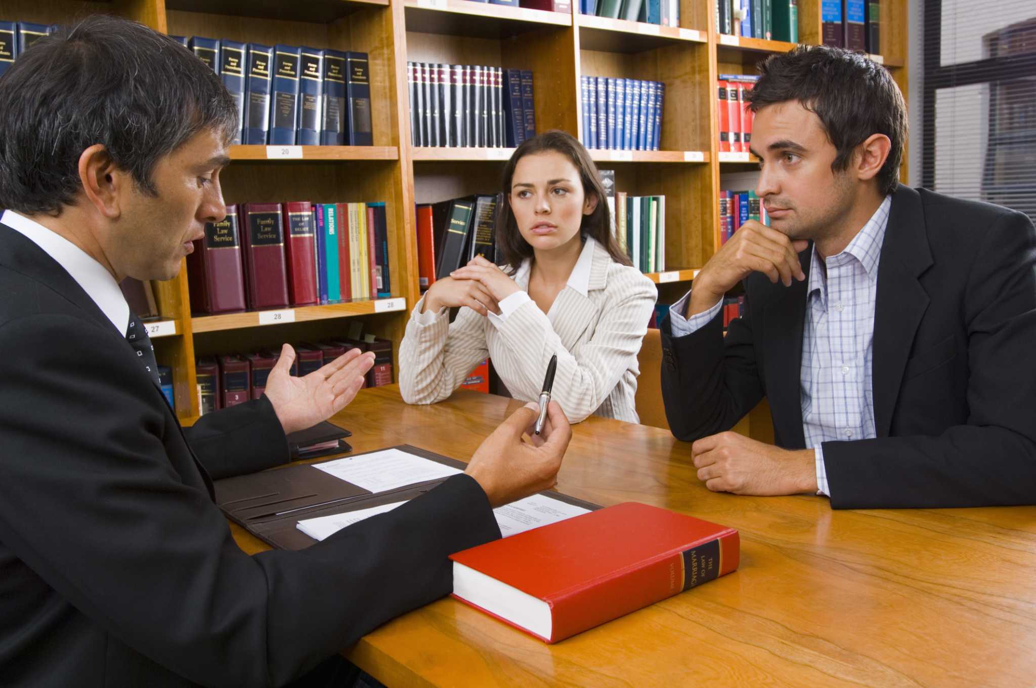 What Does a Real Estate Lawyer Do?