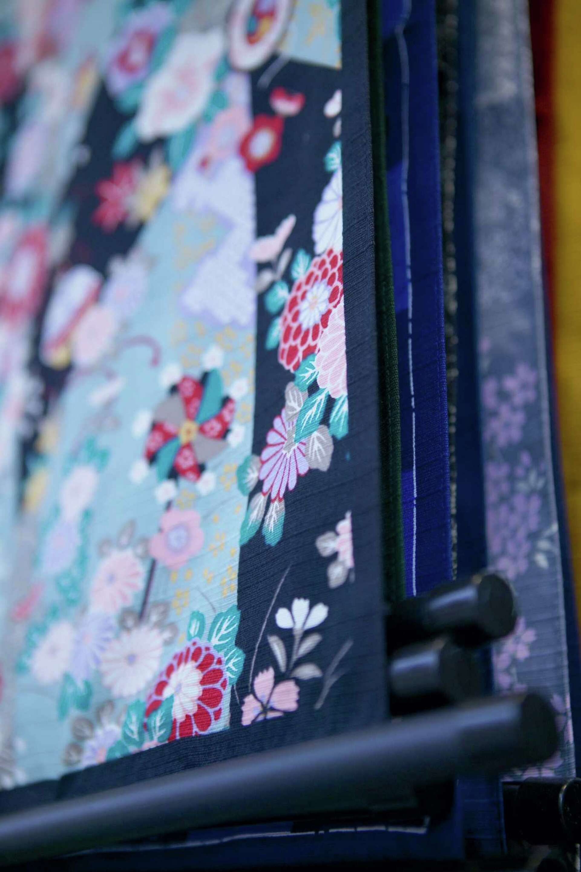 How to Recover Fabric Blinds