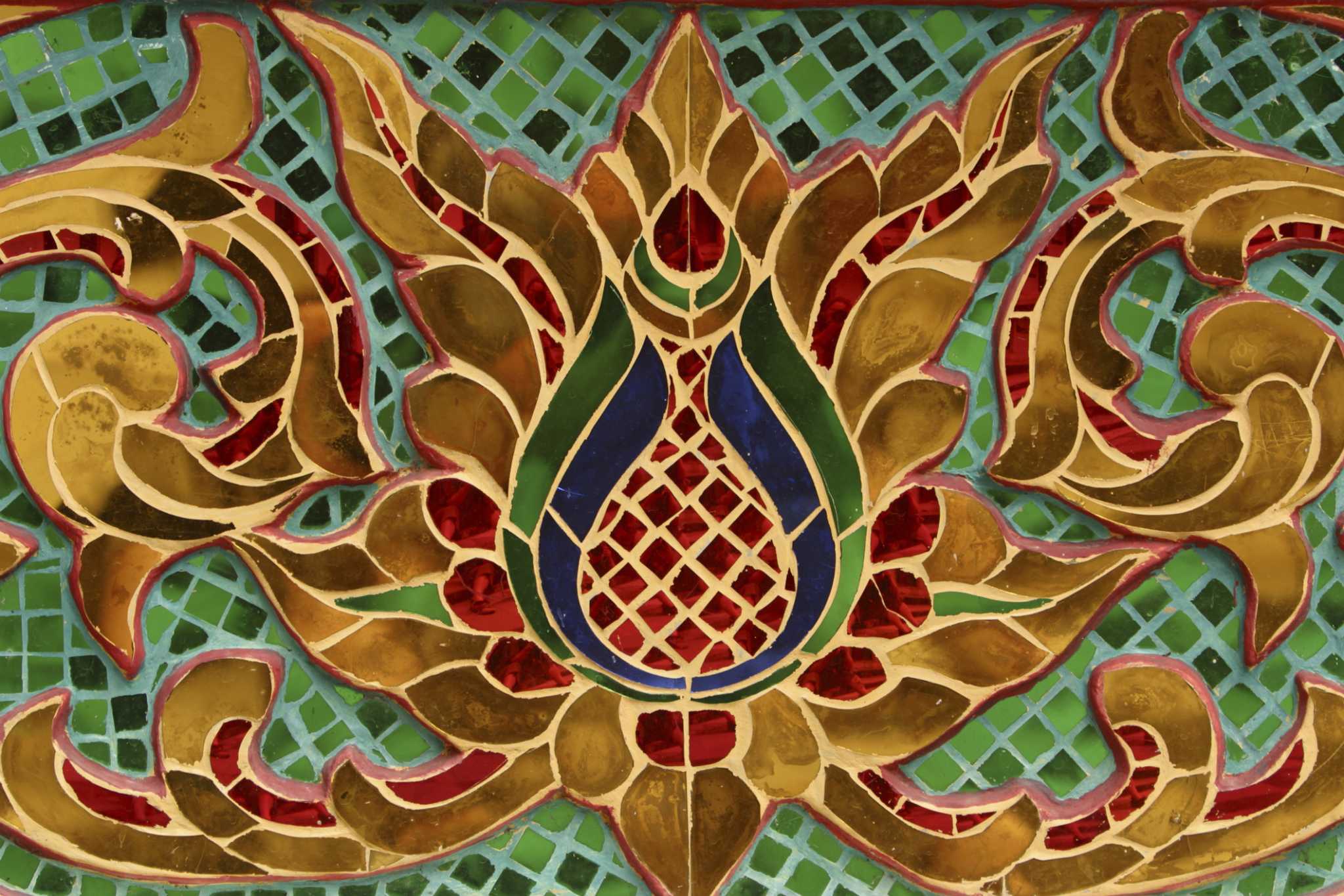 How to Recycle Ceramic Tile Into Mosaic Trivets