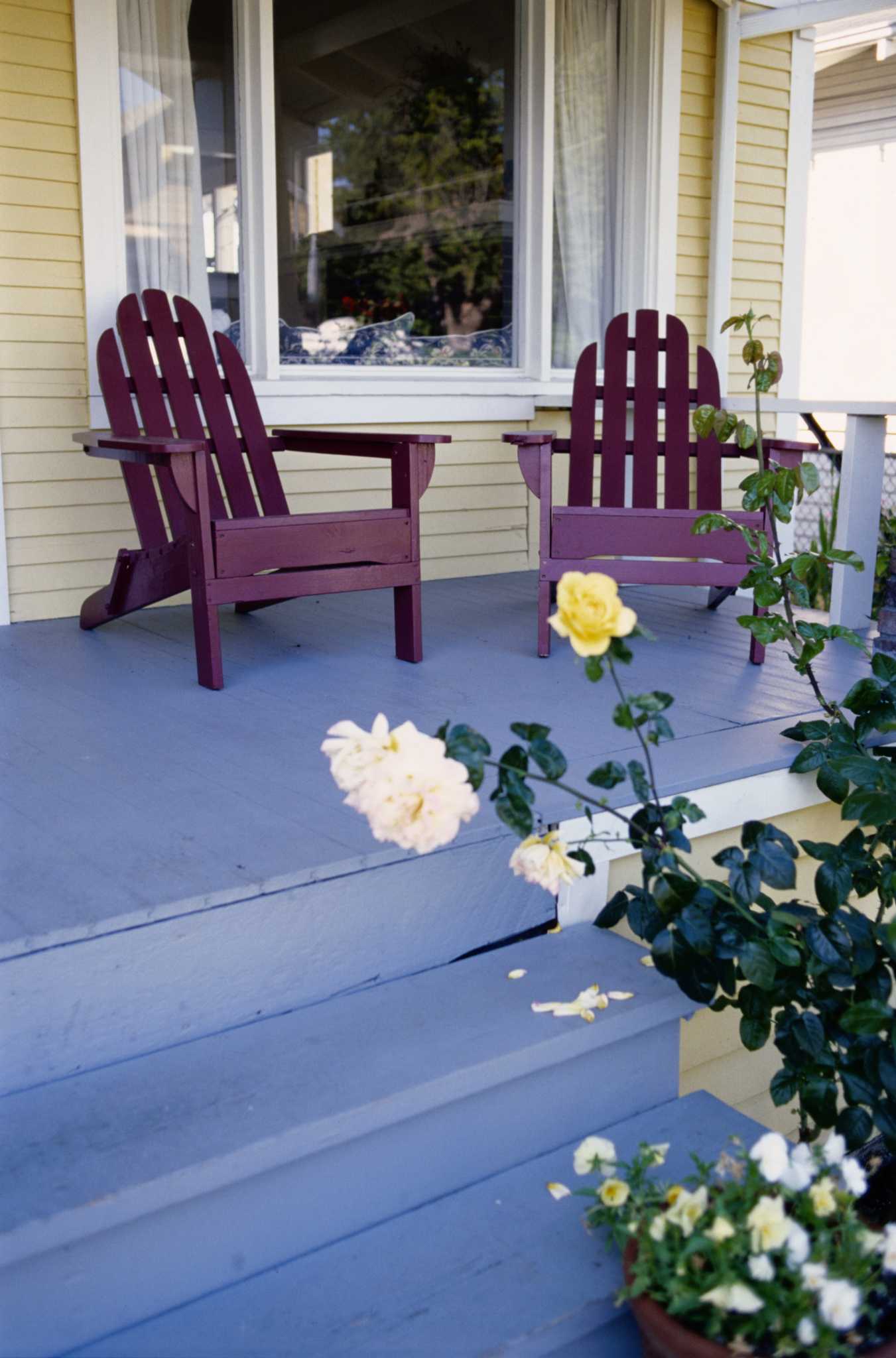 How to Use Latex Paint on a Wood Porch