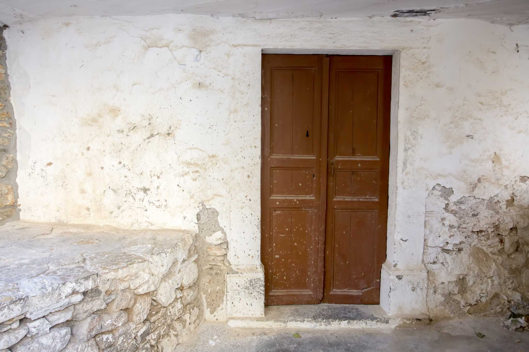 How to Refinish a Stained & Varnished Exterior Door