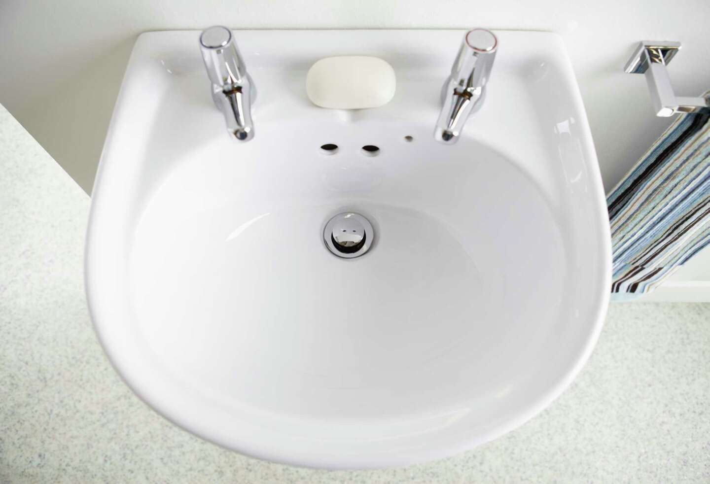 How to Remove Burn Marks on Porcelain Sinks