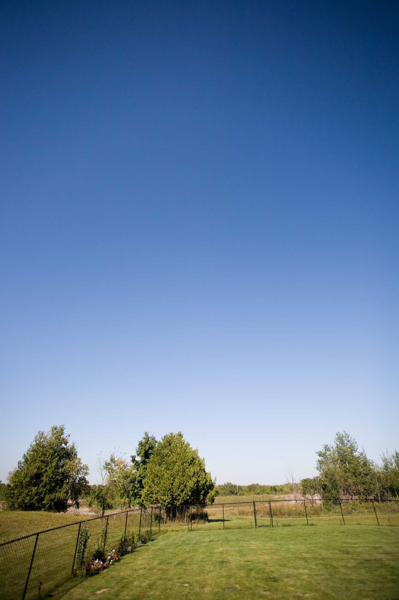 How to Remove a to Install a Microwave Over the Stove