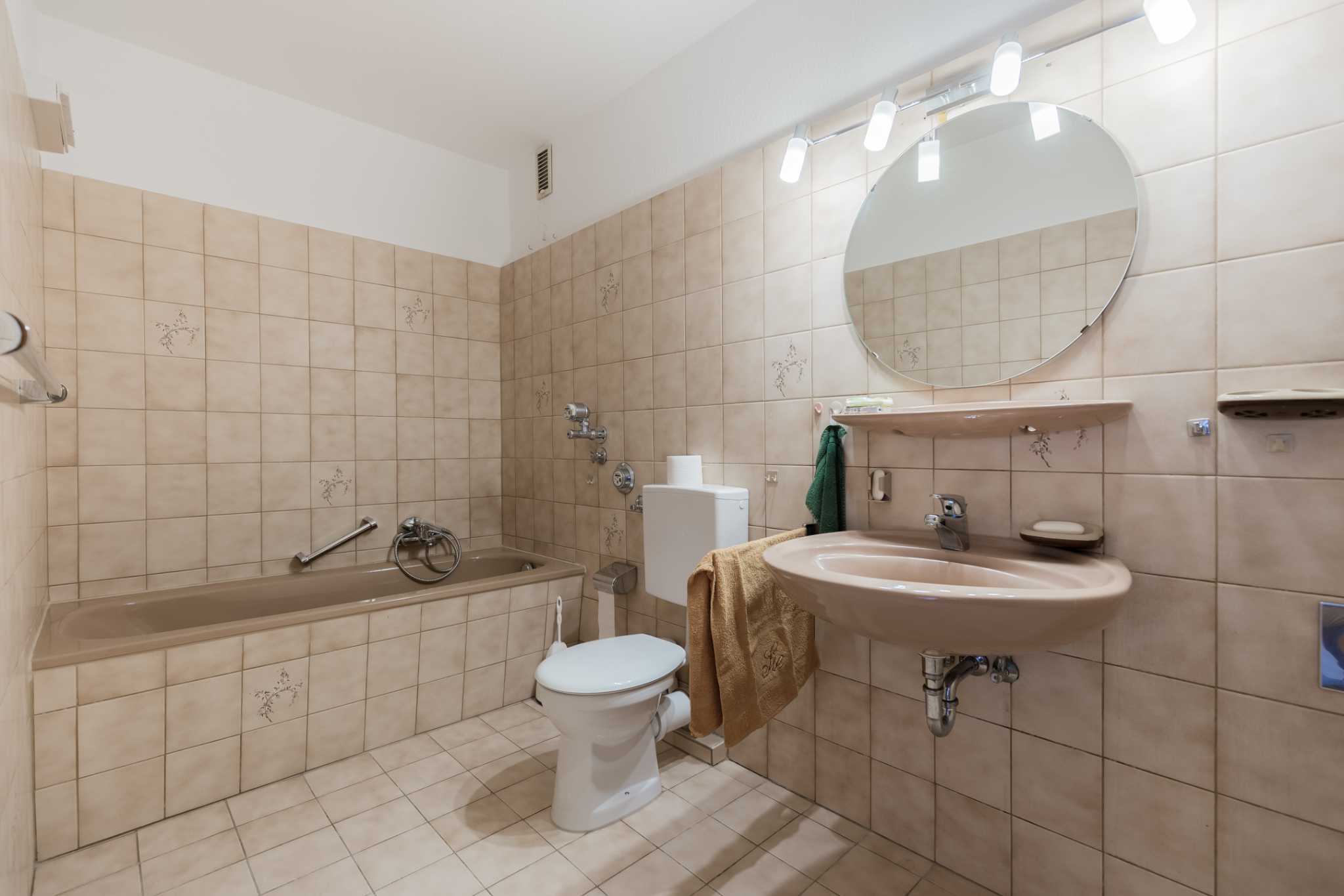 How to Install Bathroom Tile in Corners