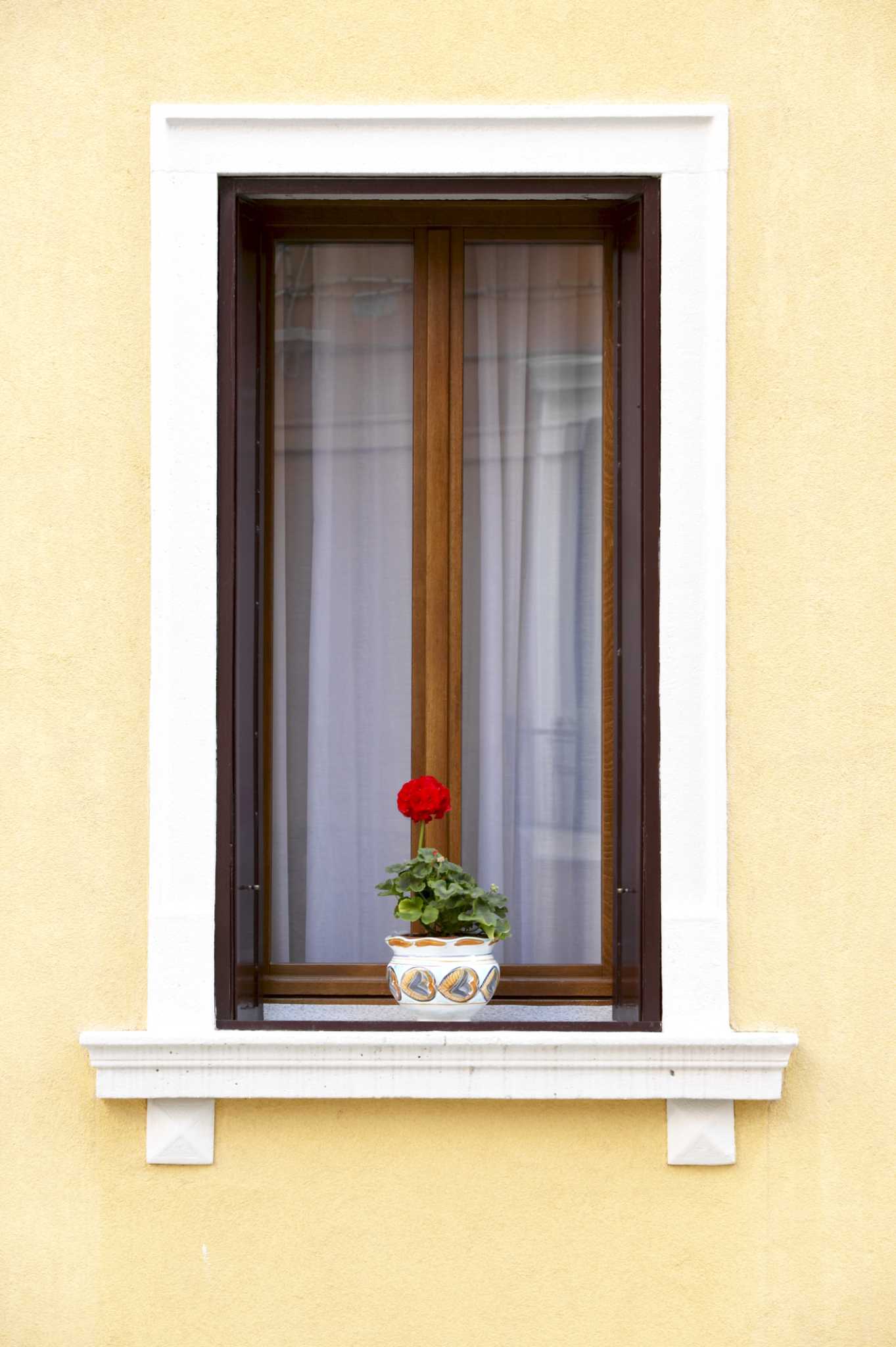 How to Remove Exterior Window Trim